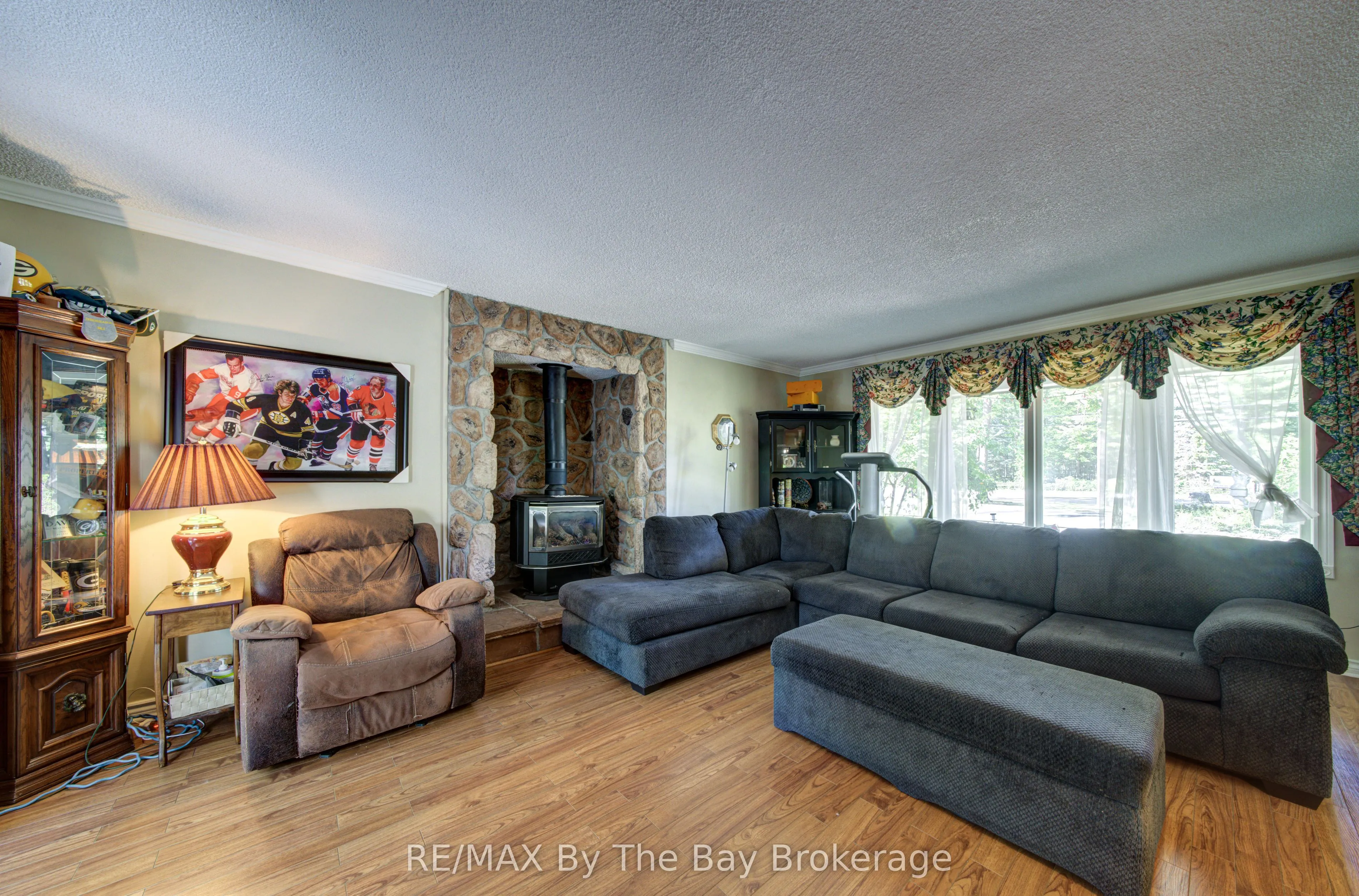 1693 River Road W