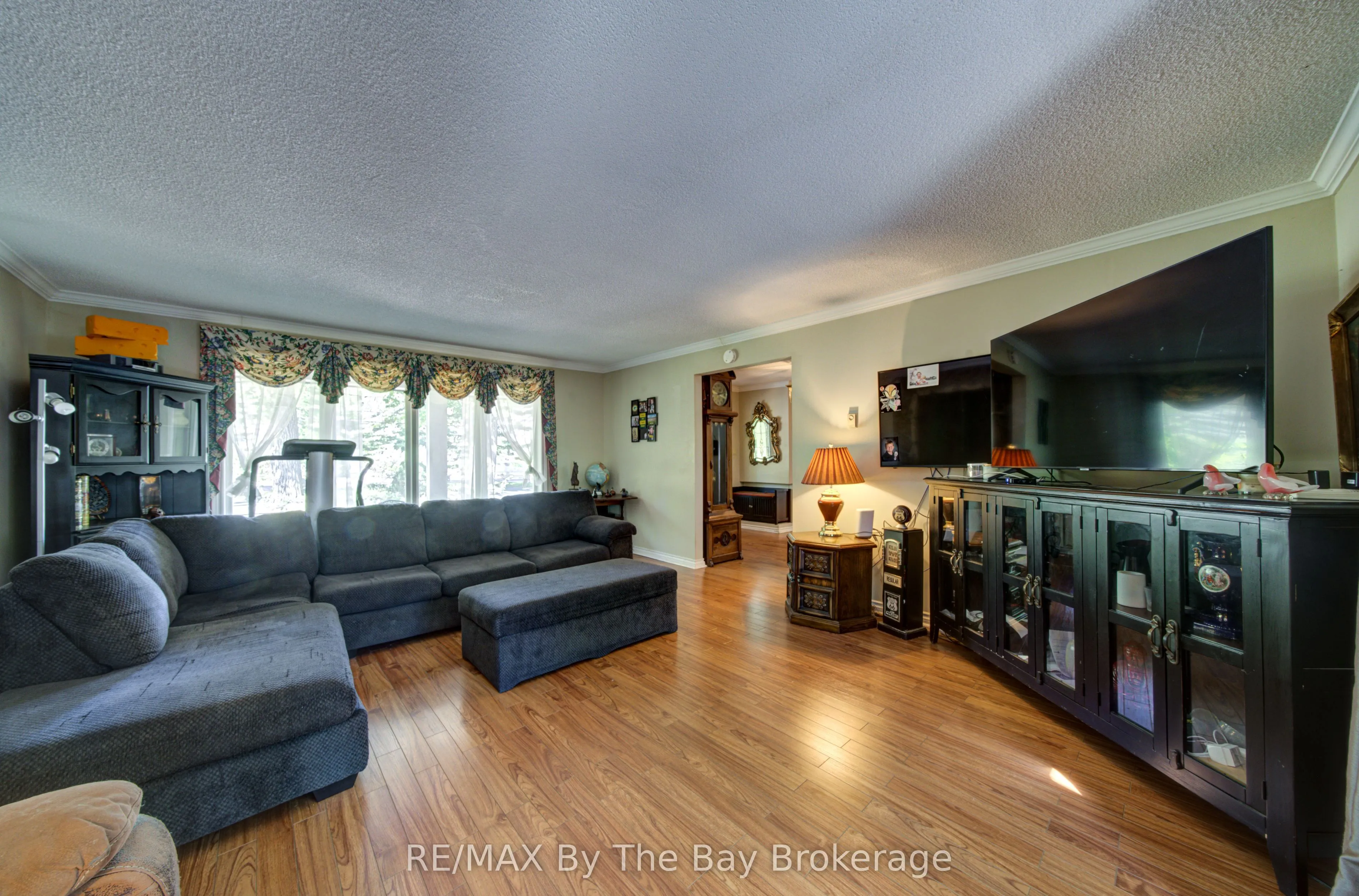 1693 River Road W