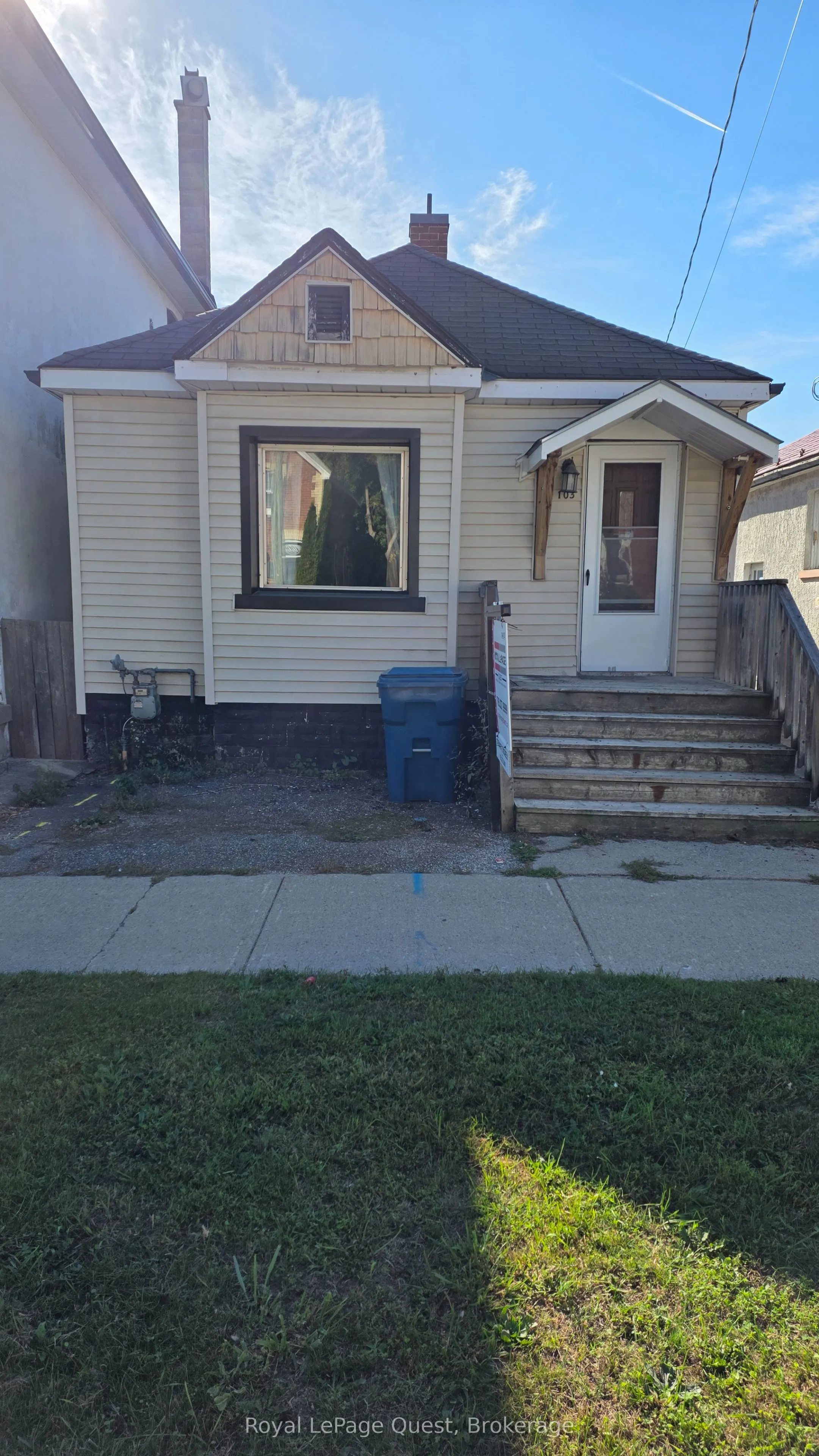 103 Mississaga Street W