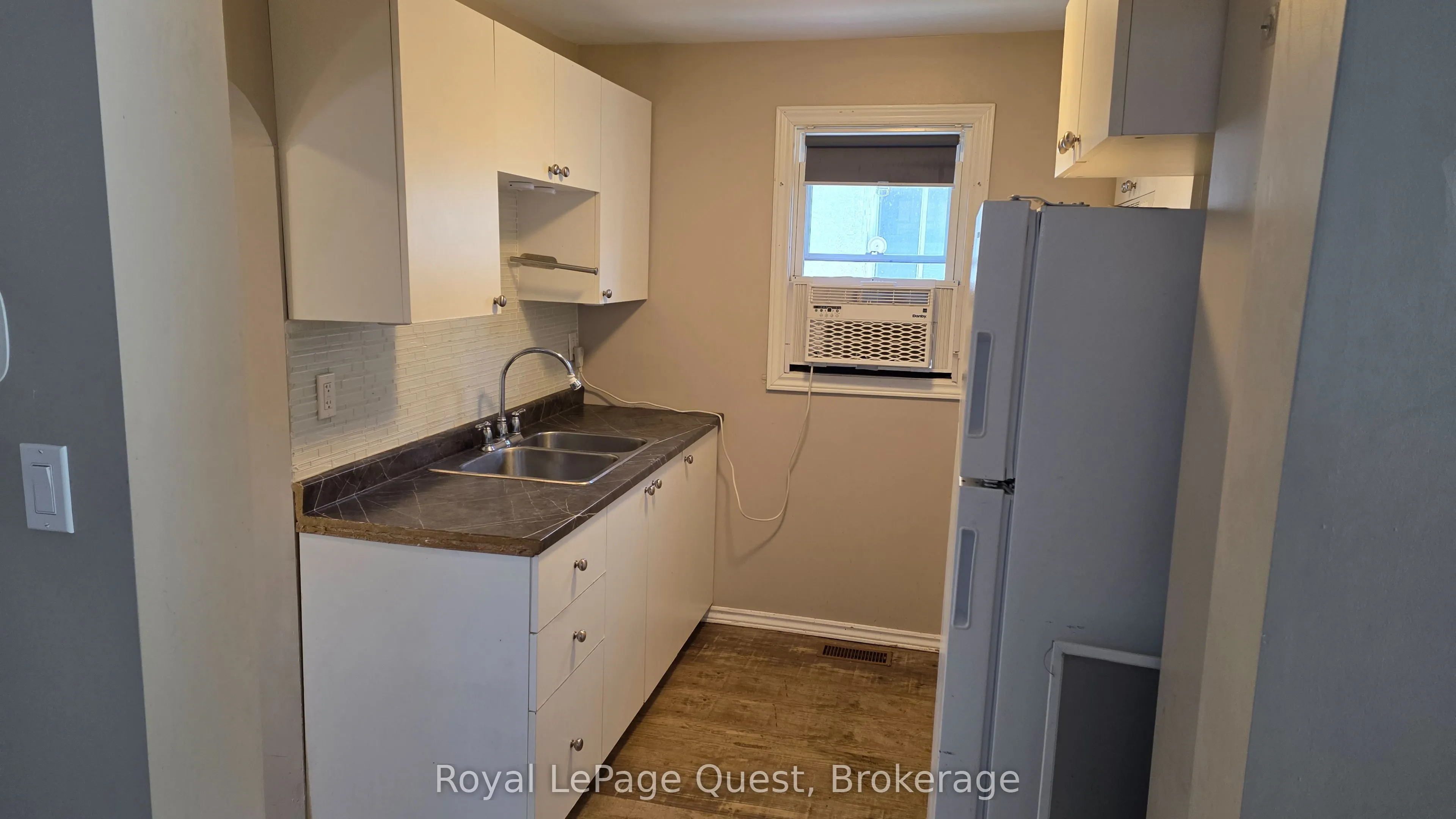 103 Mississaga Street W