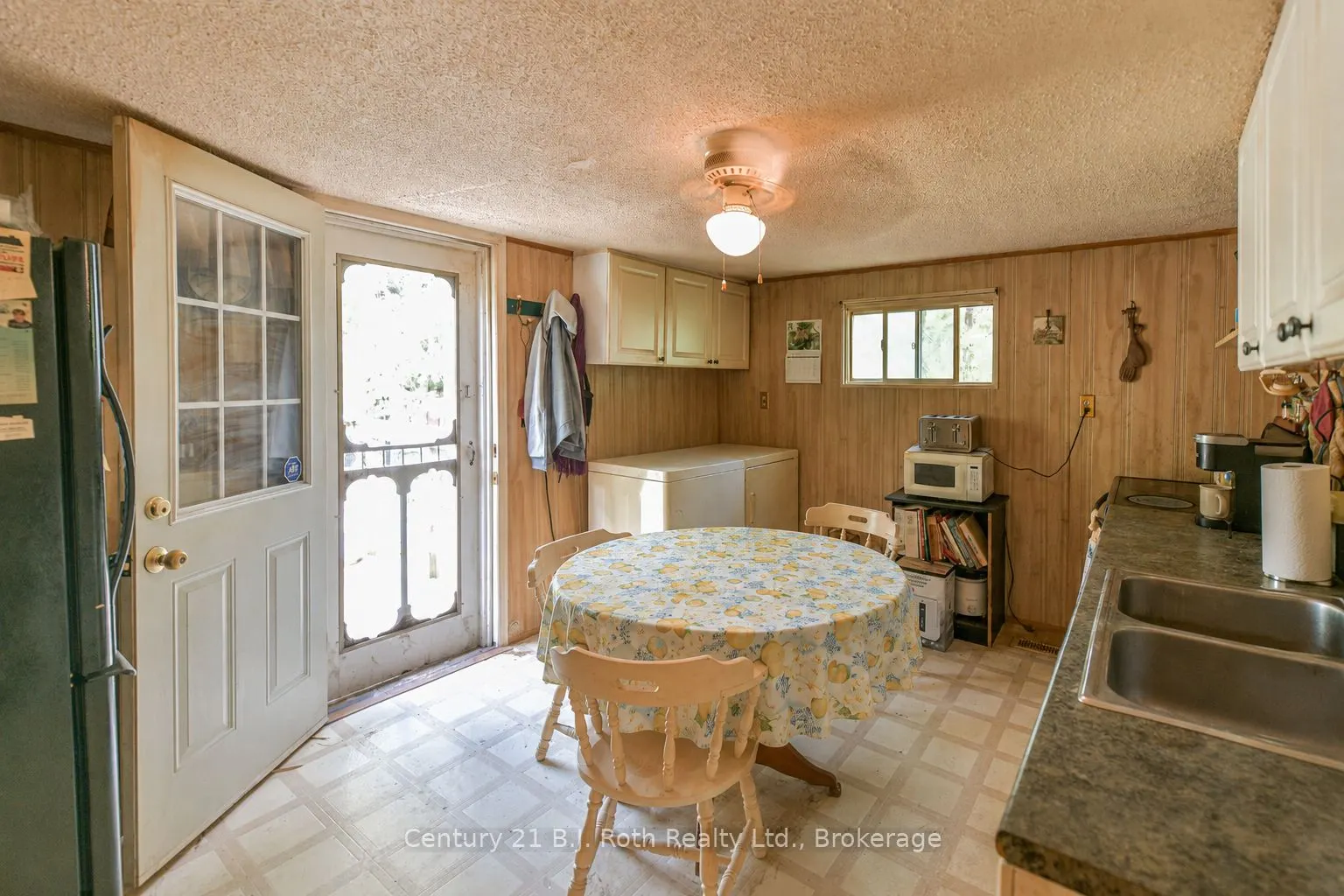 3427 Coronation Avenue
