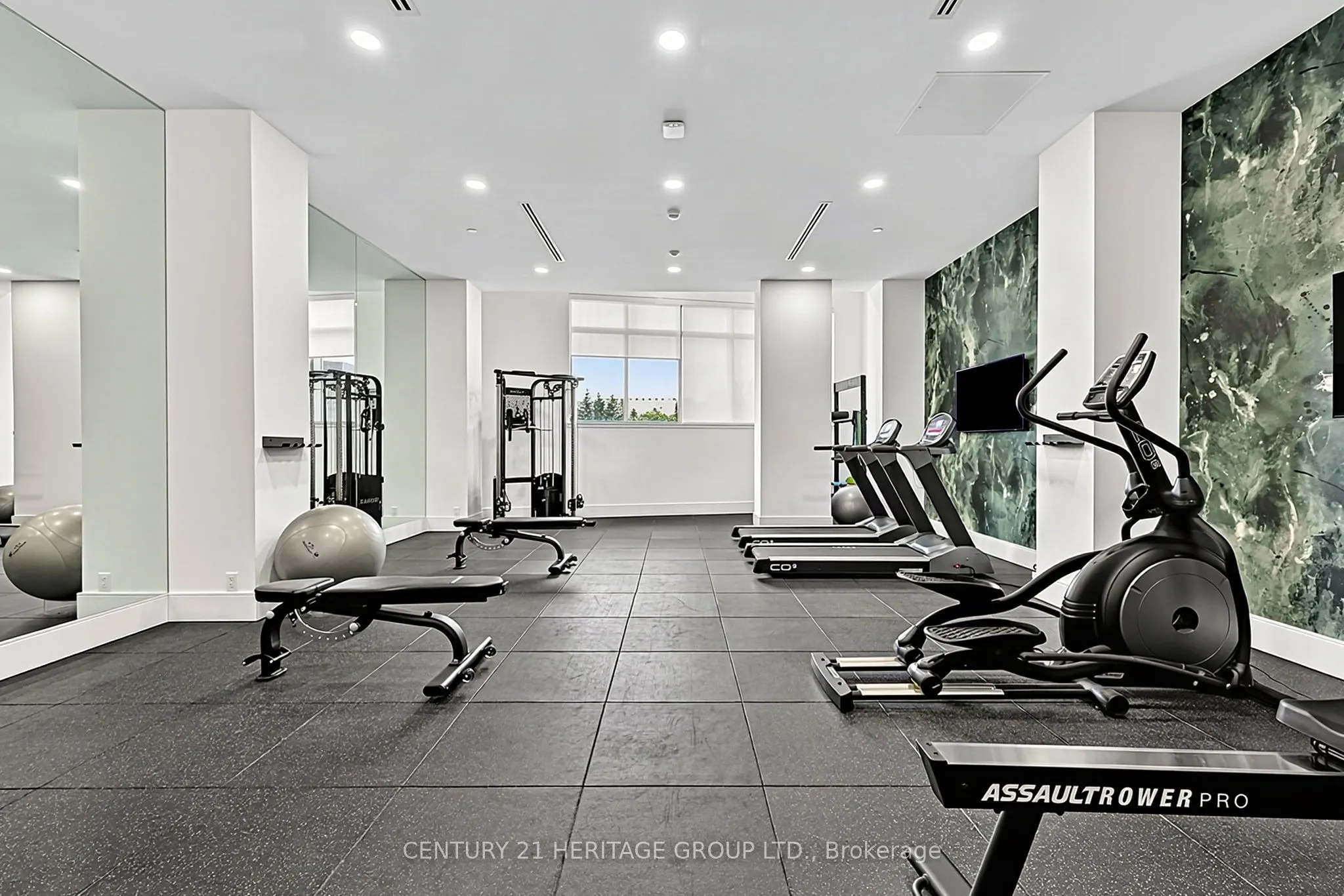 31 Huron Street #304
