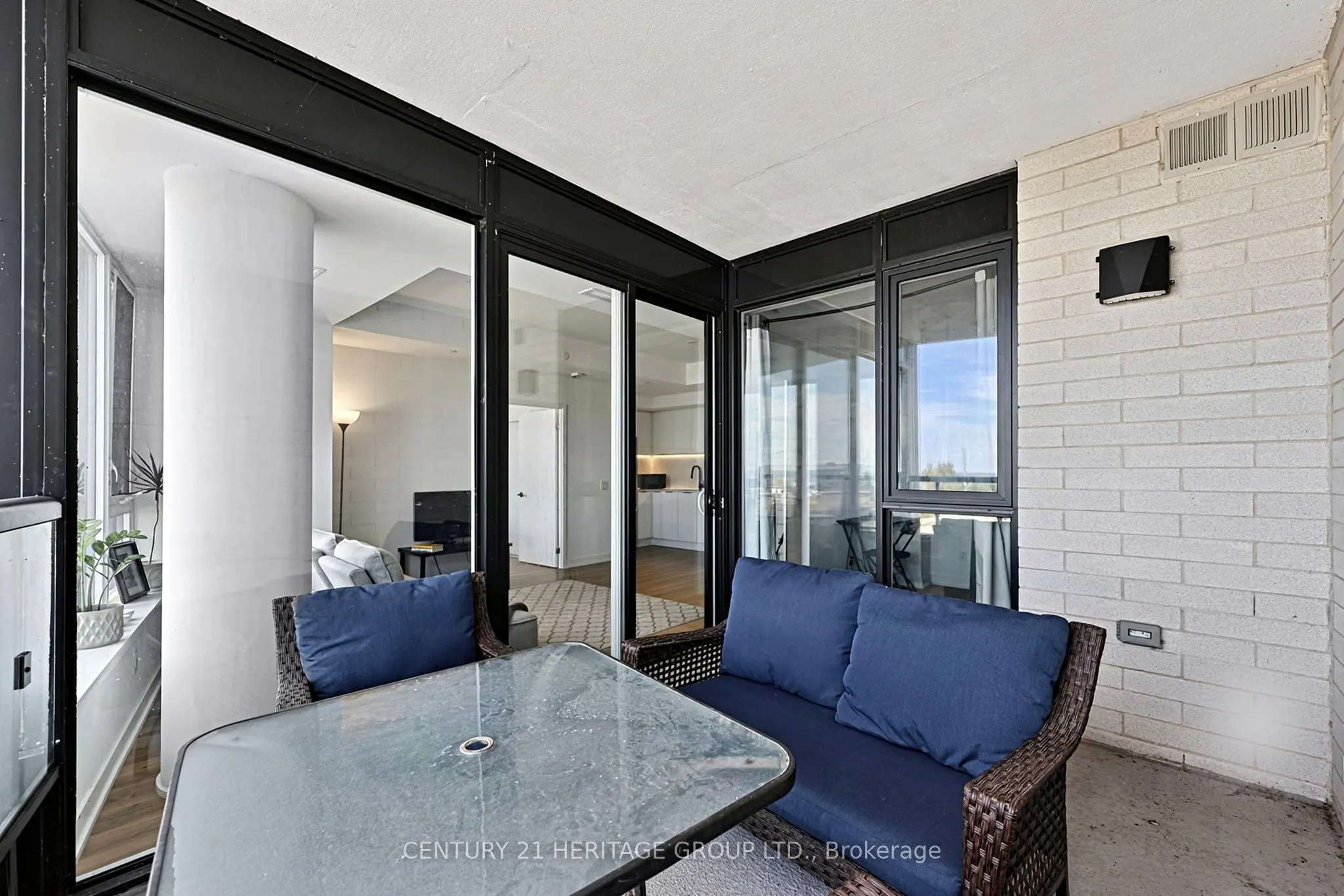 31 Huron Street #304