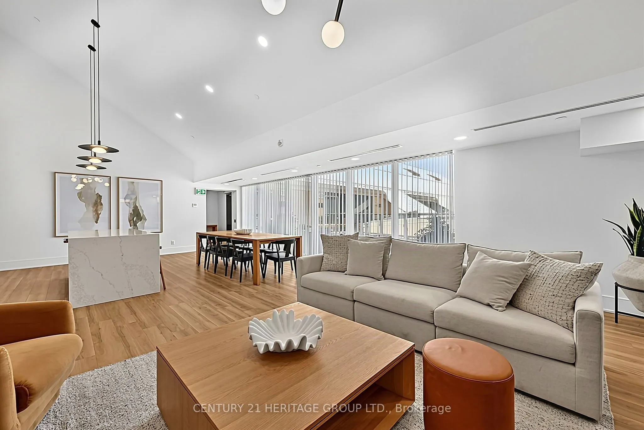 31 Huron Street #304