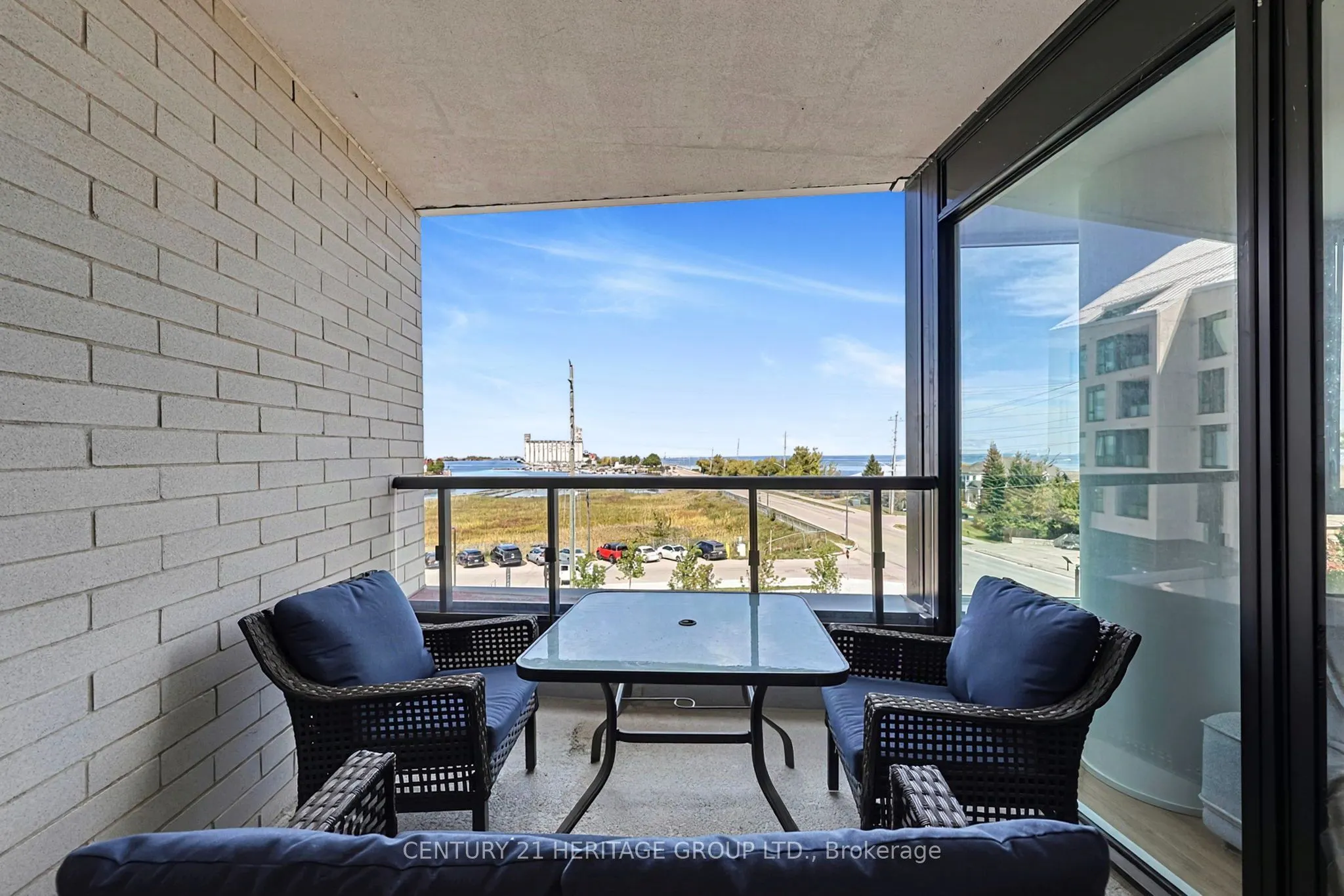 31 Huron Street #304
