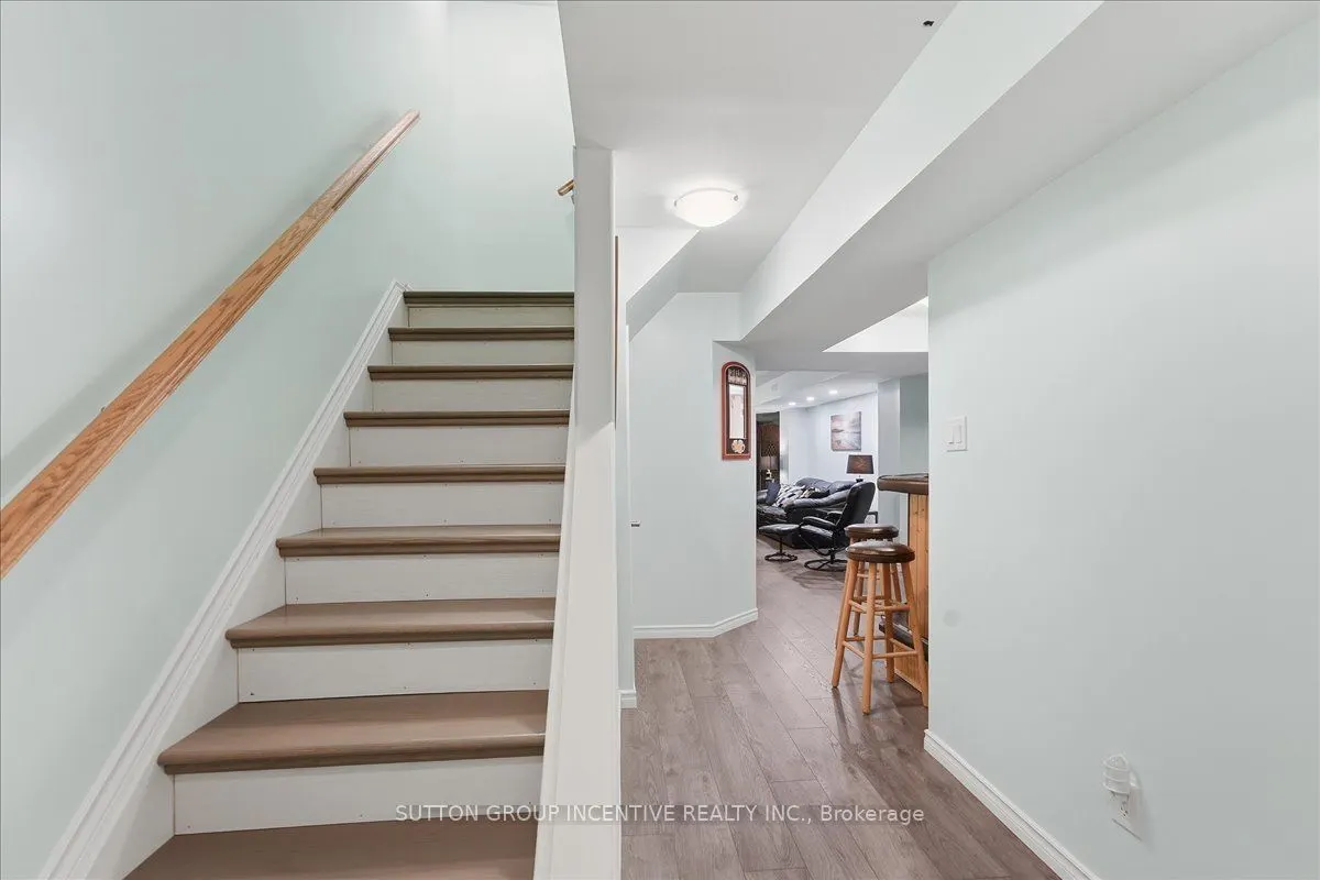 17 White Crescent
