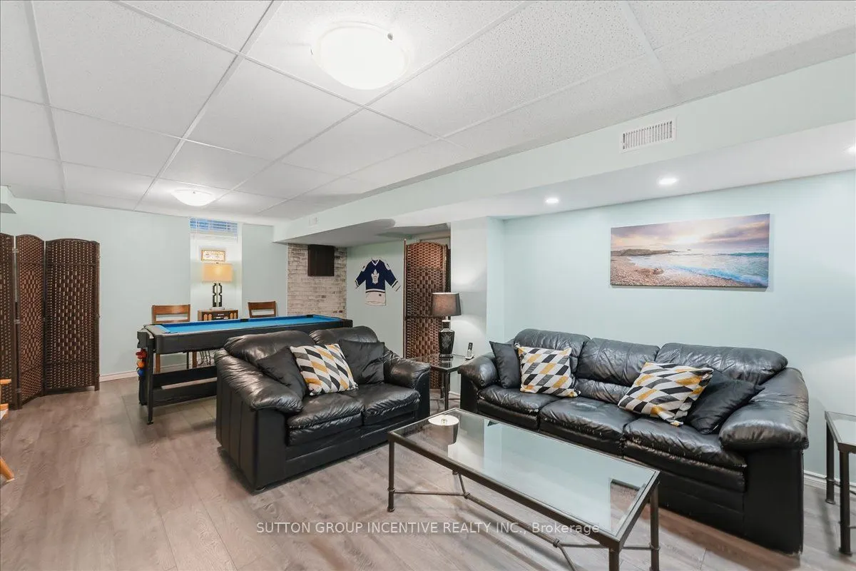 17 White Crescent