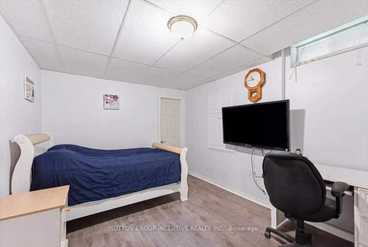17 White Crescent