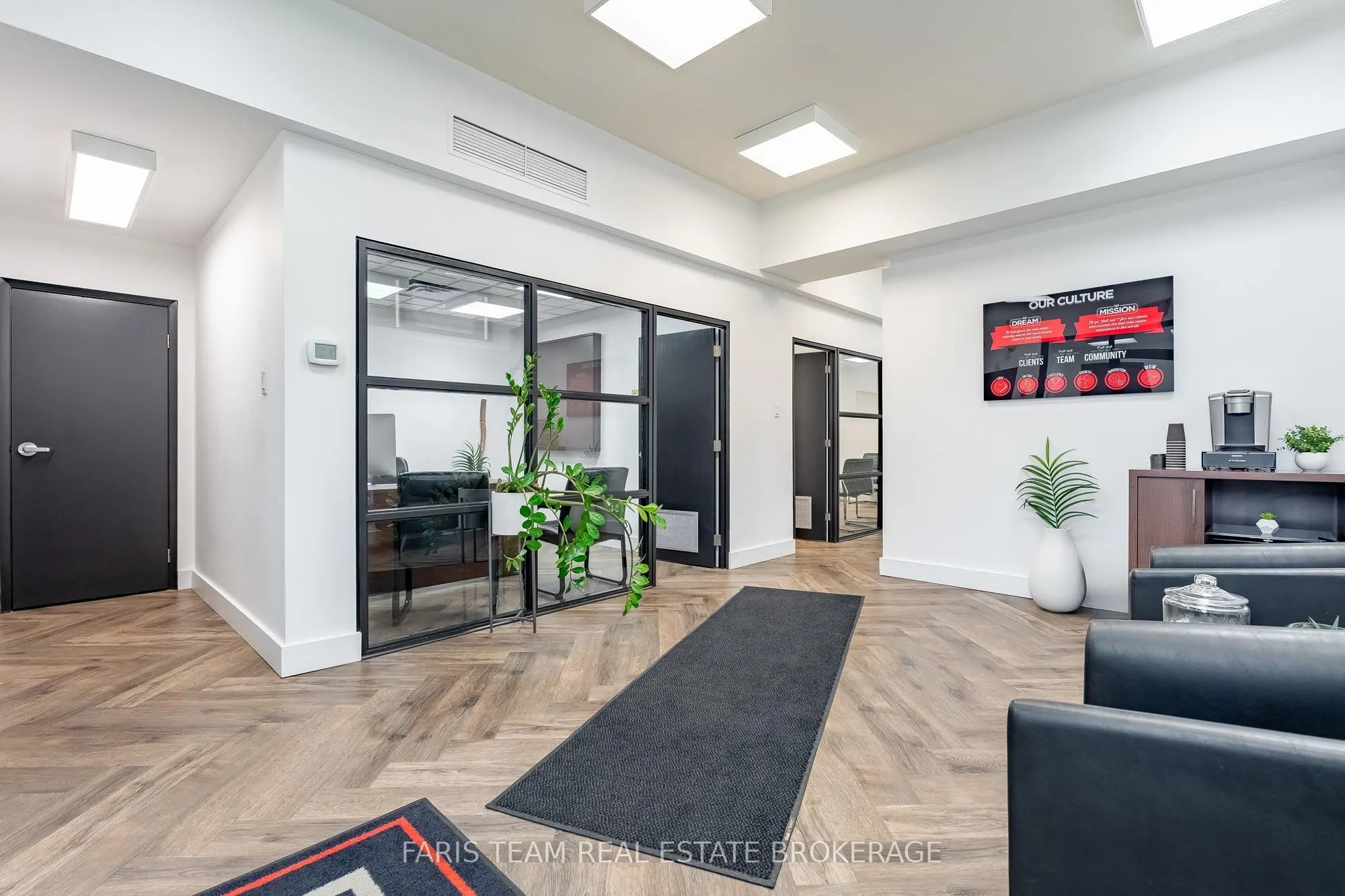 74 Mississaga Street E
