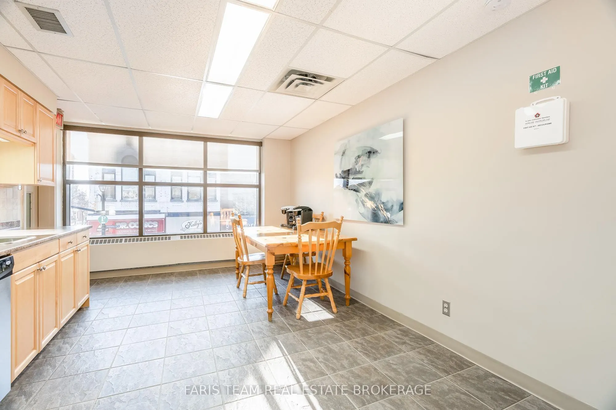 74 Mississaga Street E