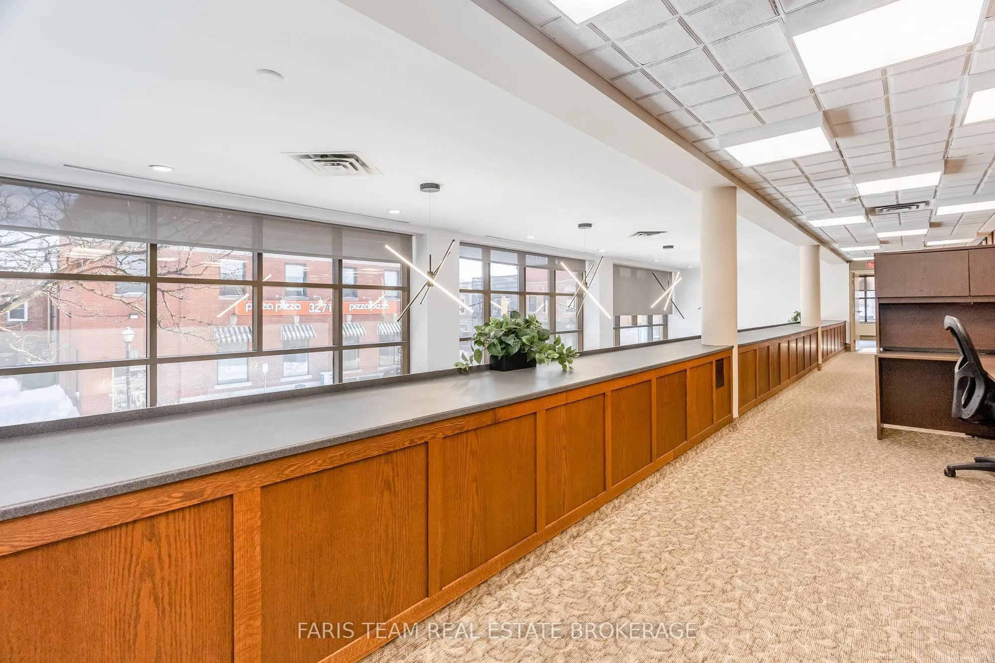 74 Mississaga Street E
