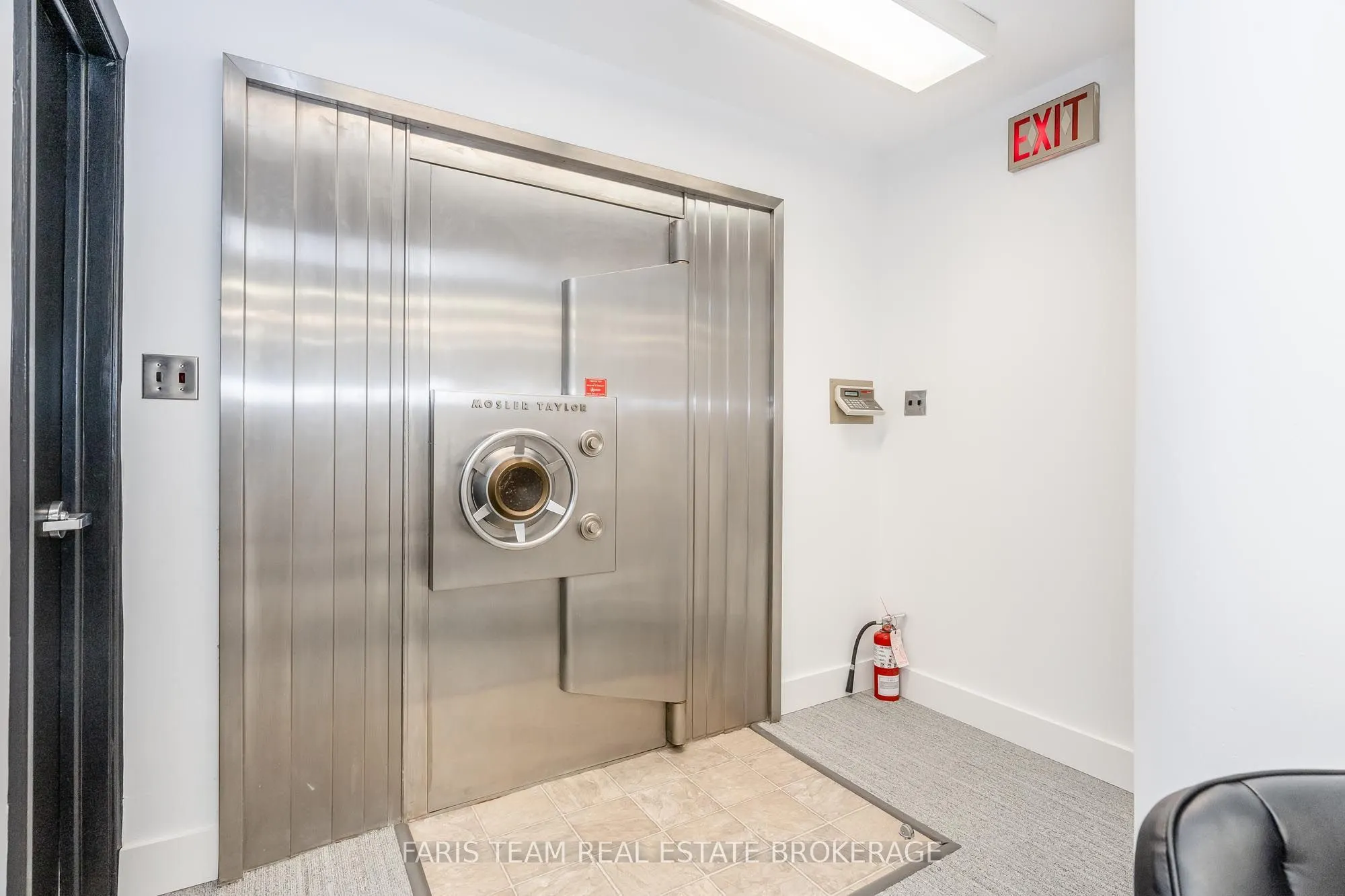 74 Mississaga Street E