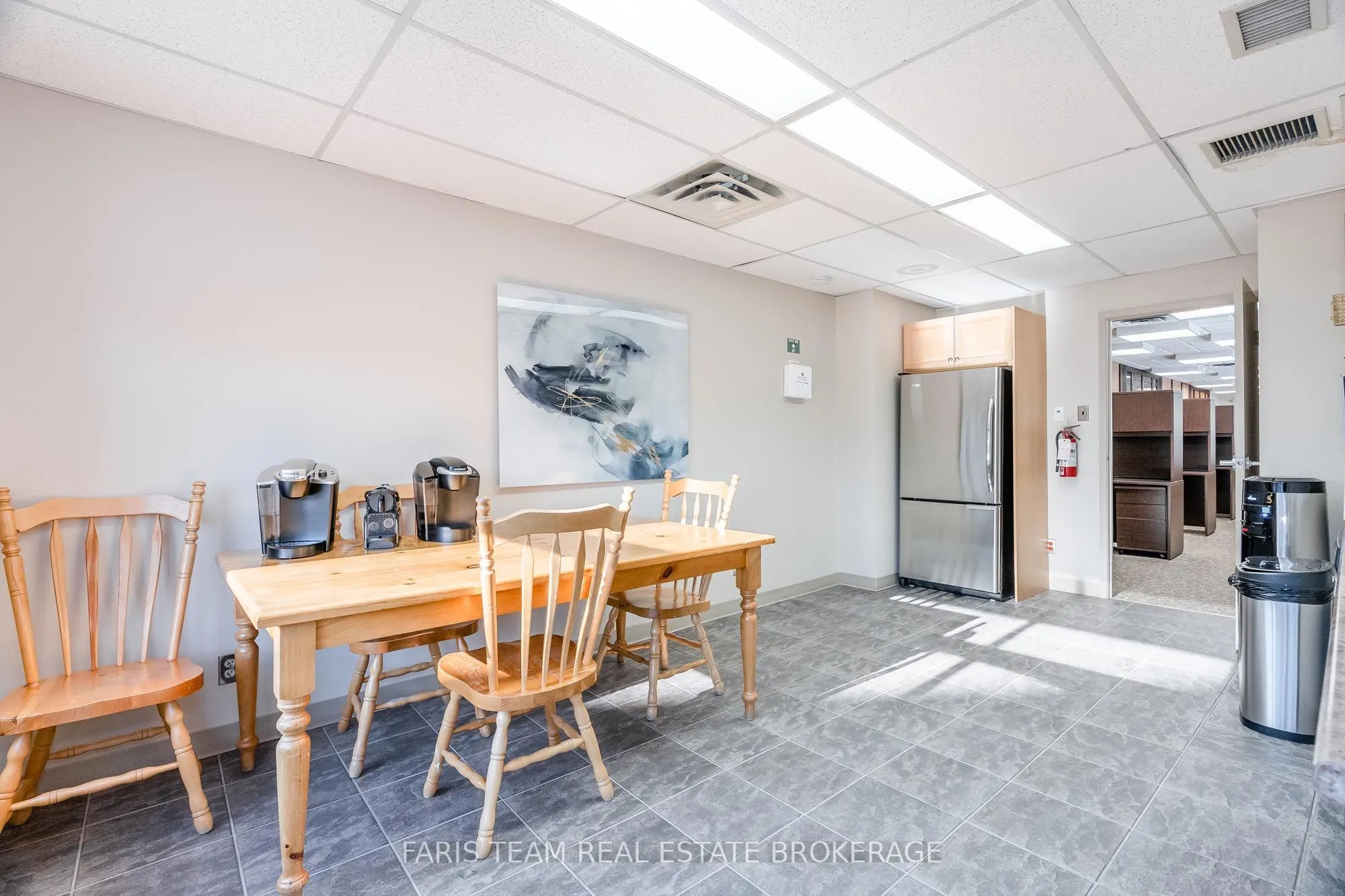 74 Mississaga Street E