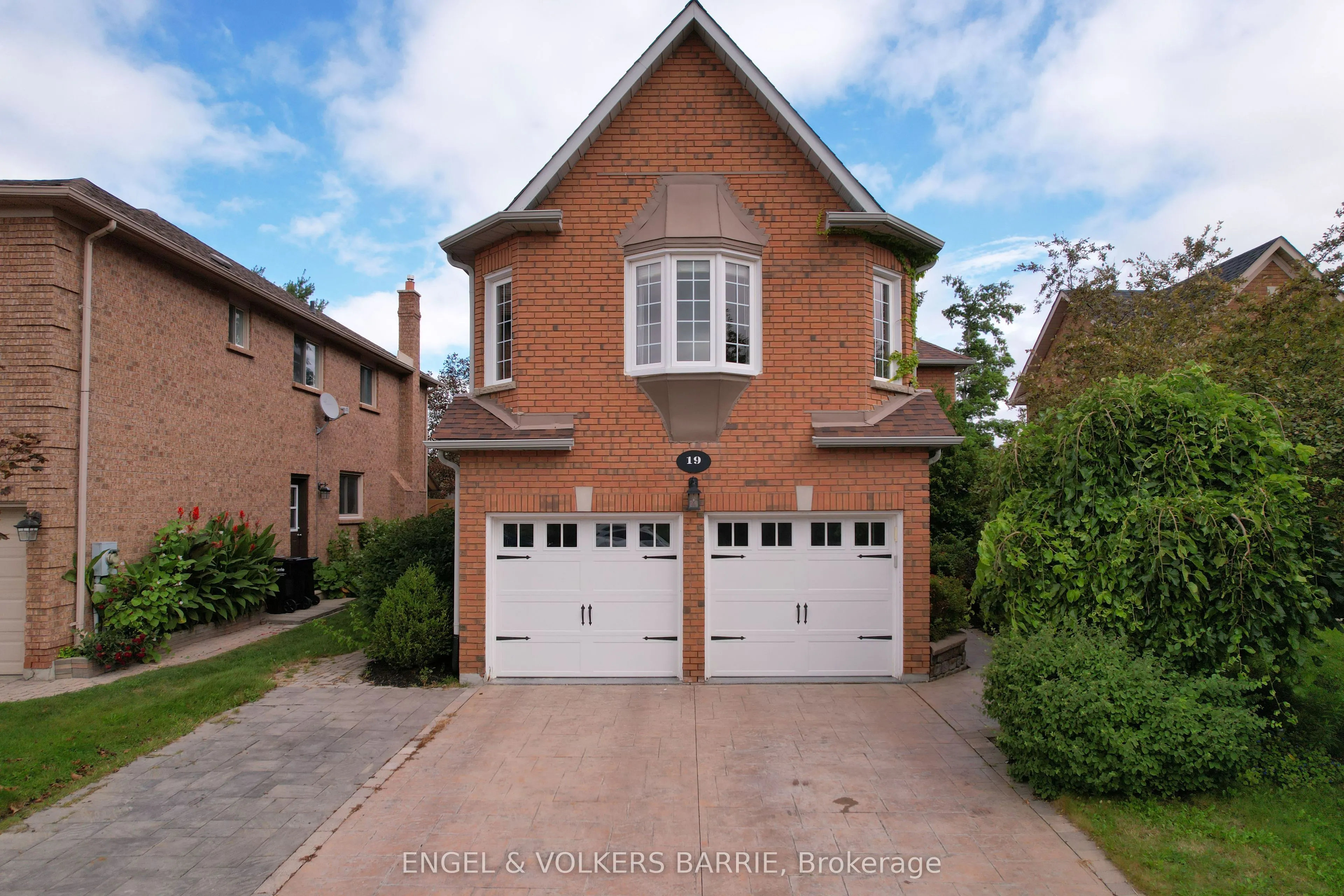 19 Grand Forest Drive