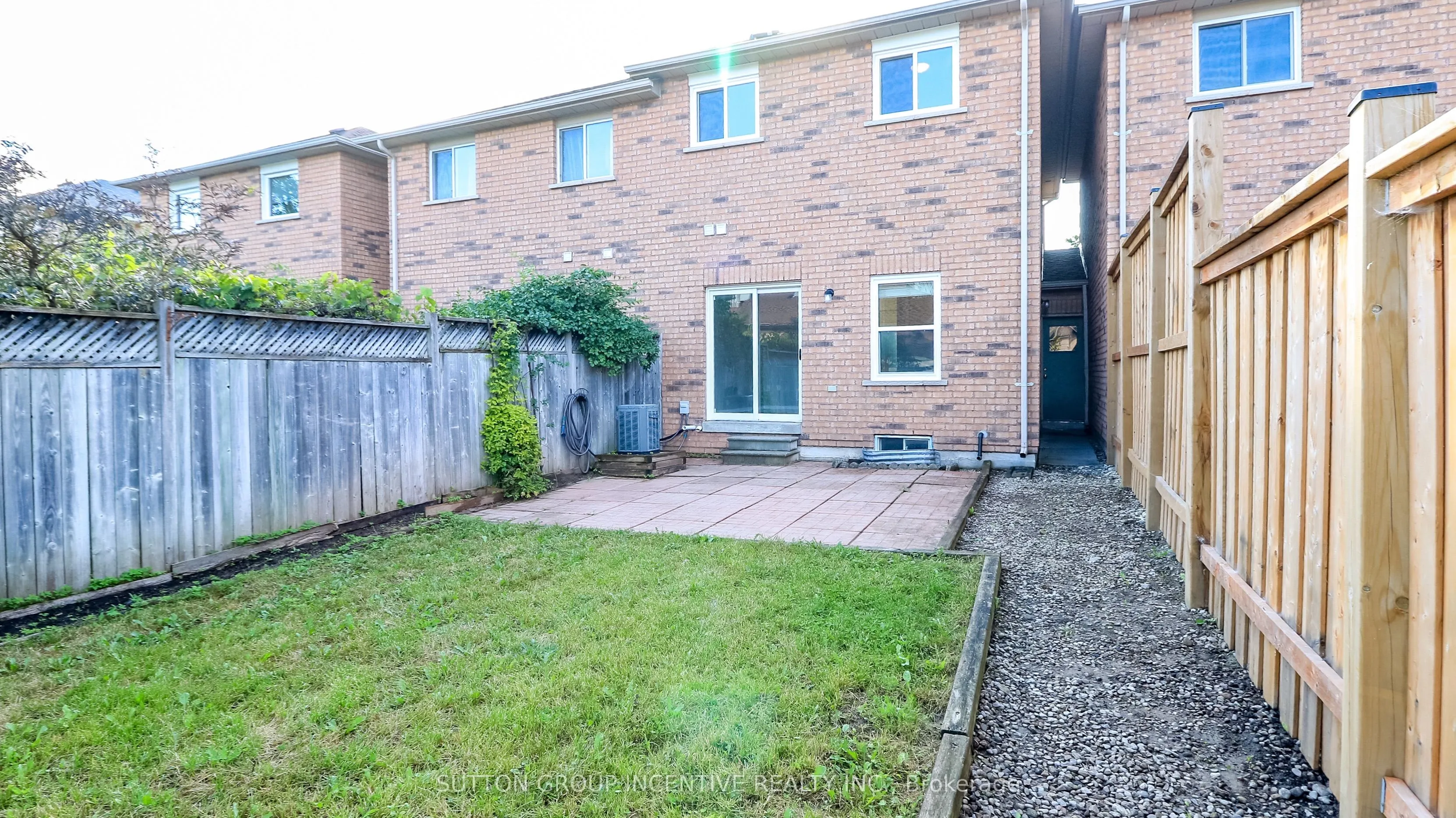 15 Bruce Crescent
