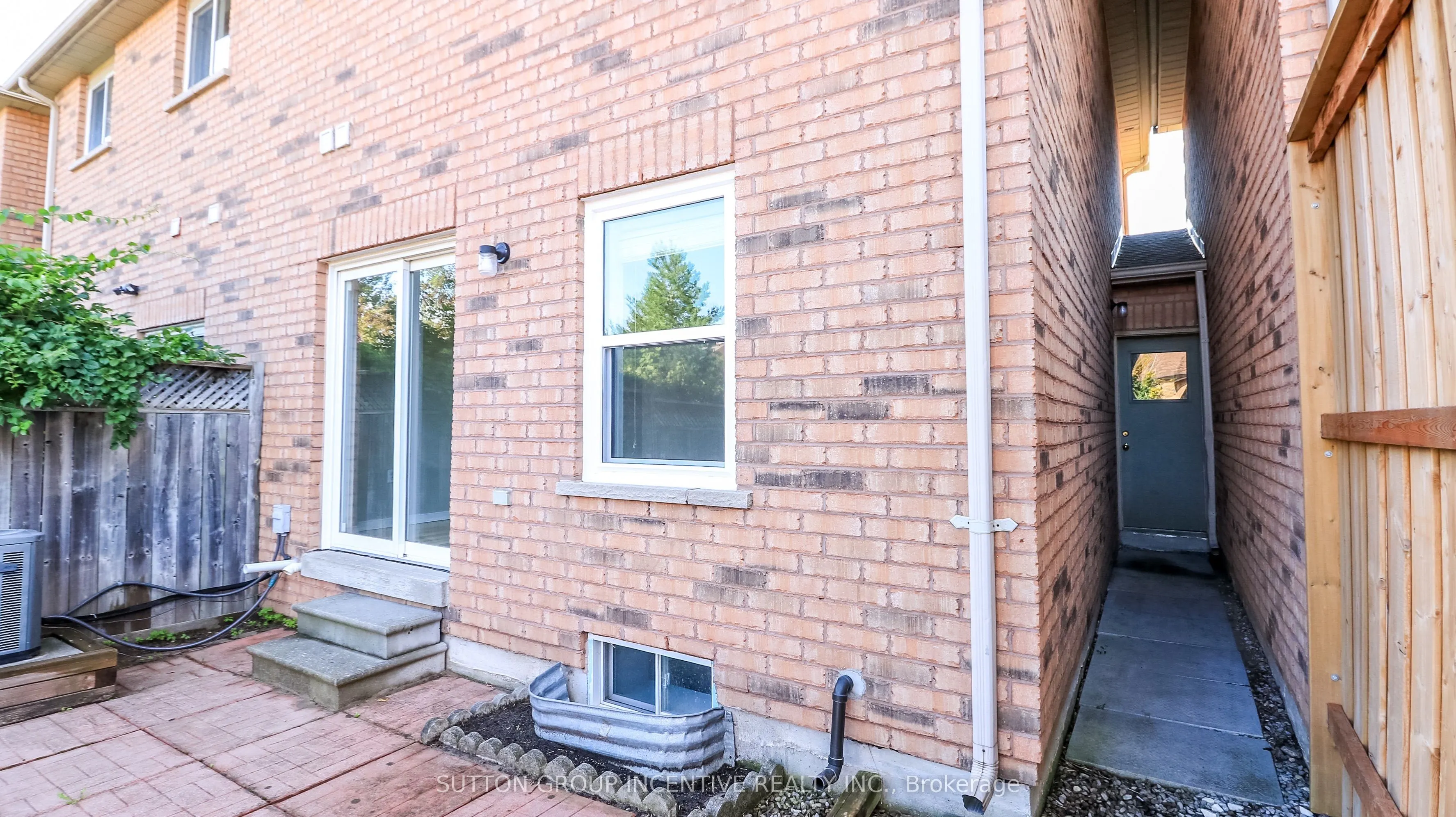 15 Bruce Crescent