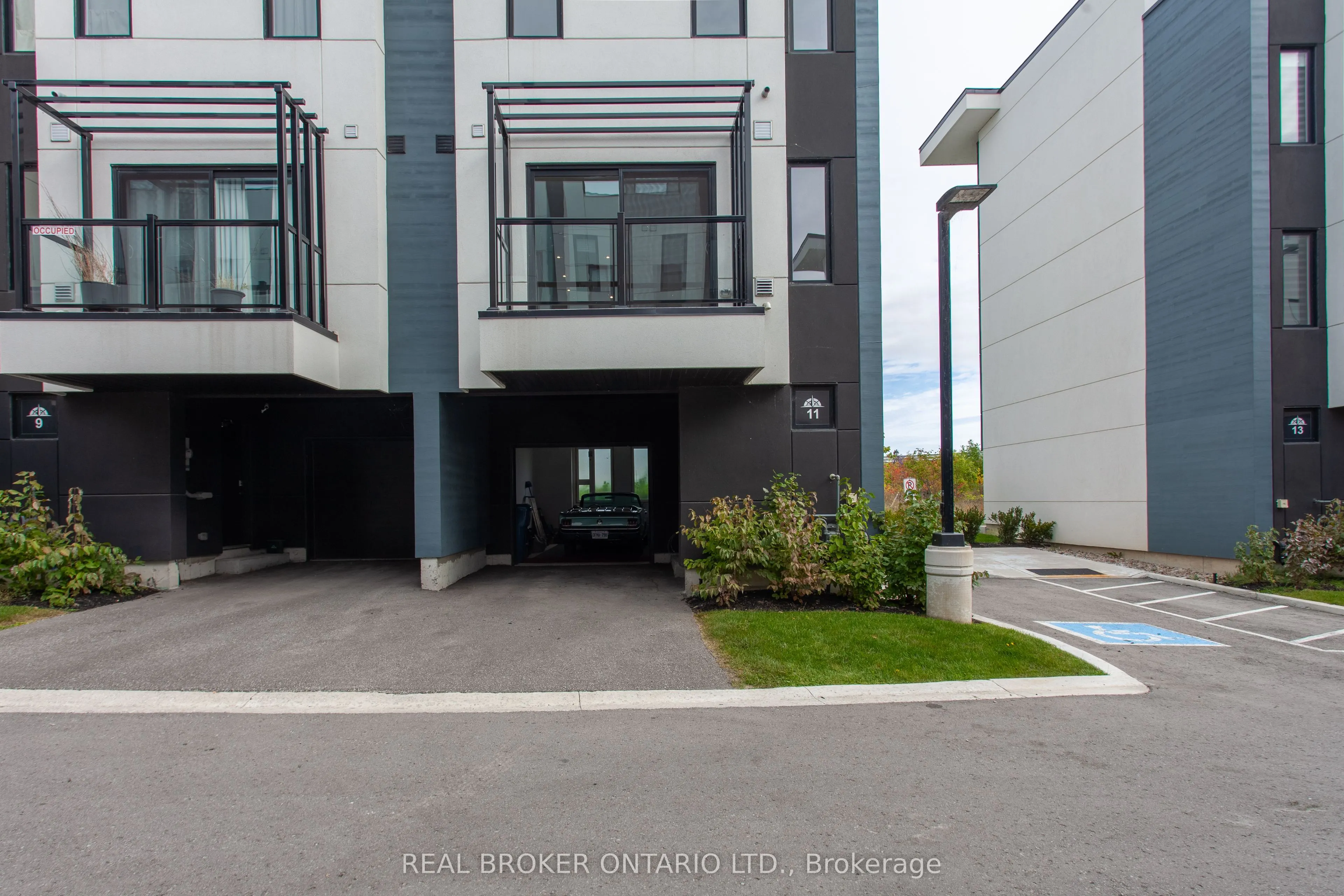 11 Mariners Pier Way