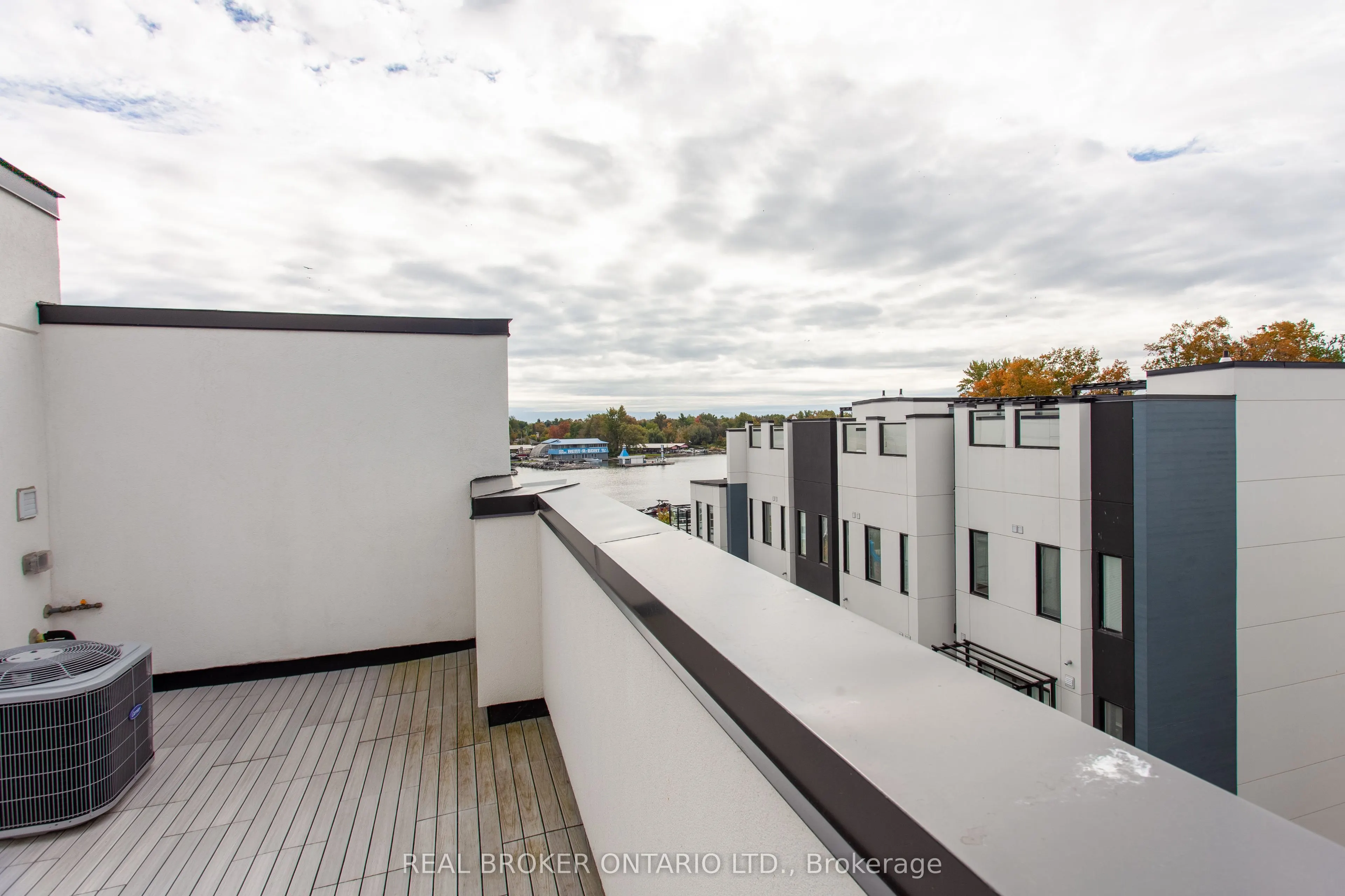11 Mariners Pier Way
