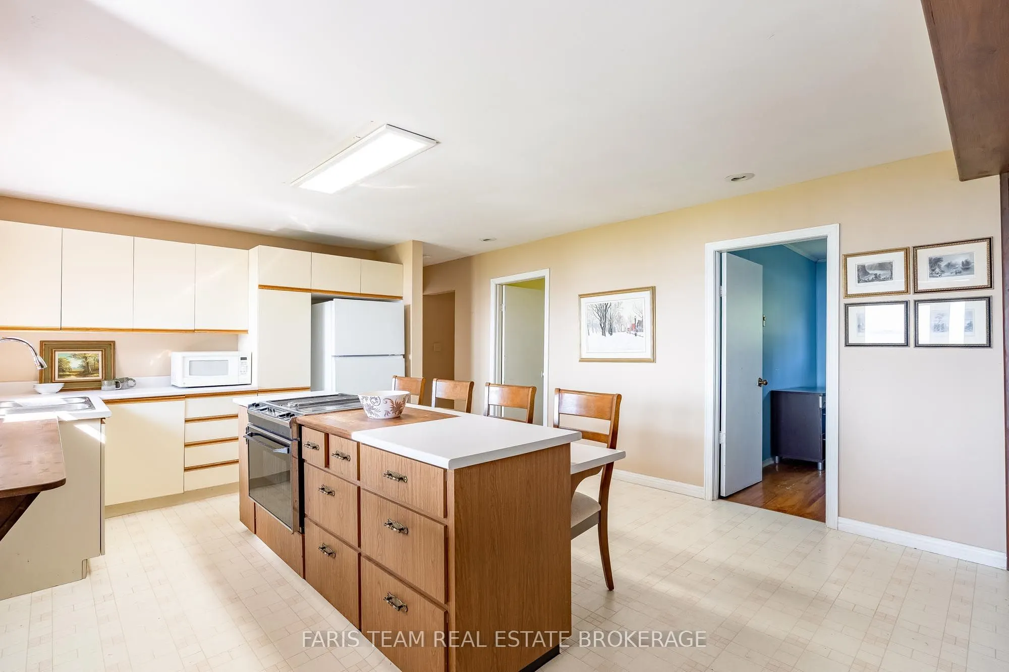 1467 Cunningham Crescent