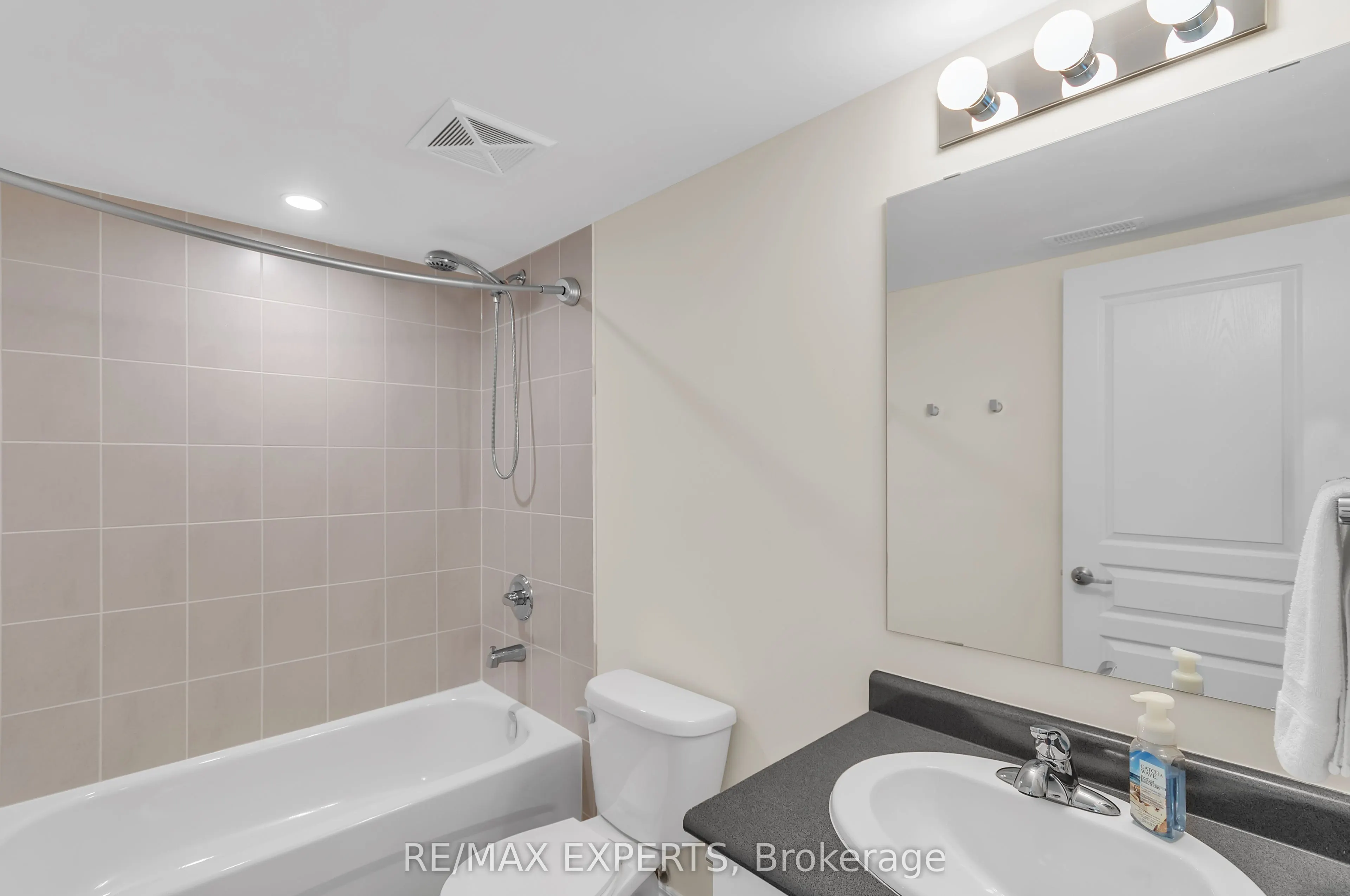 4 Cove Court #207
