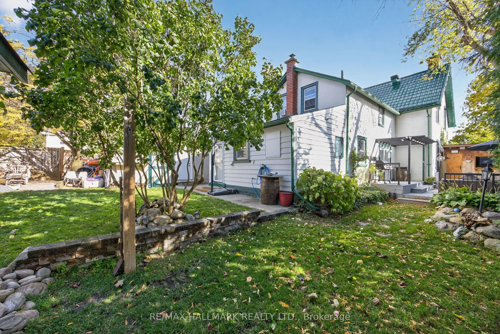 84 Wellington Street E