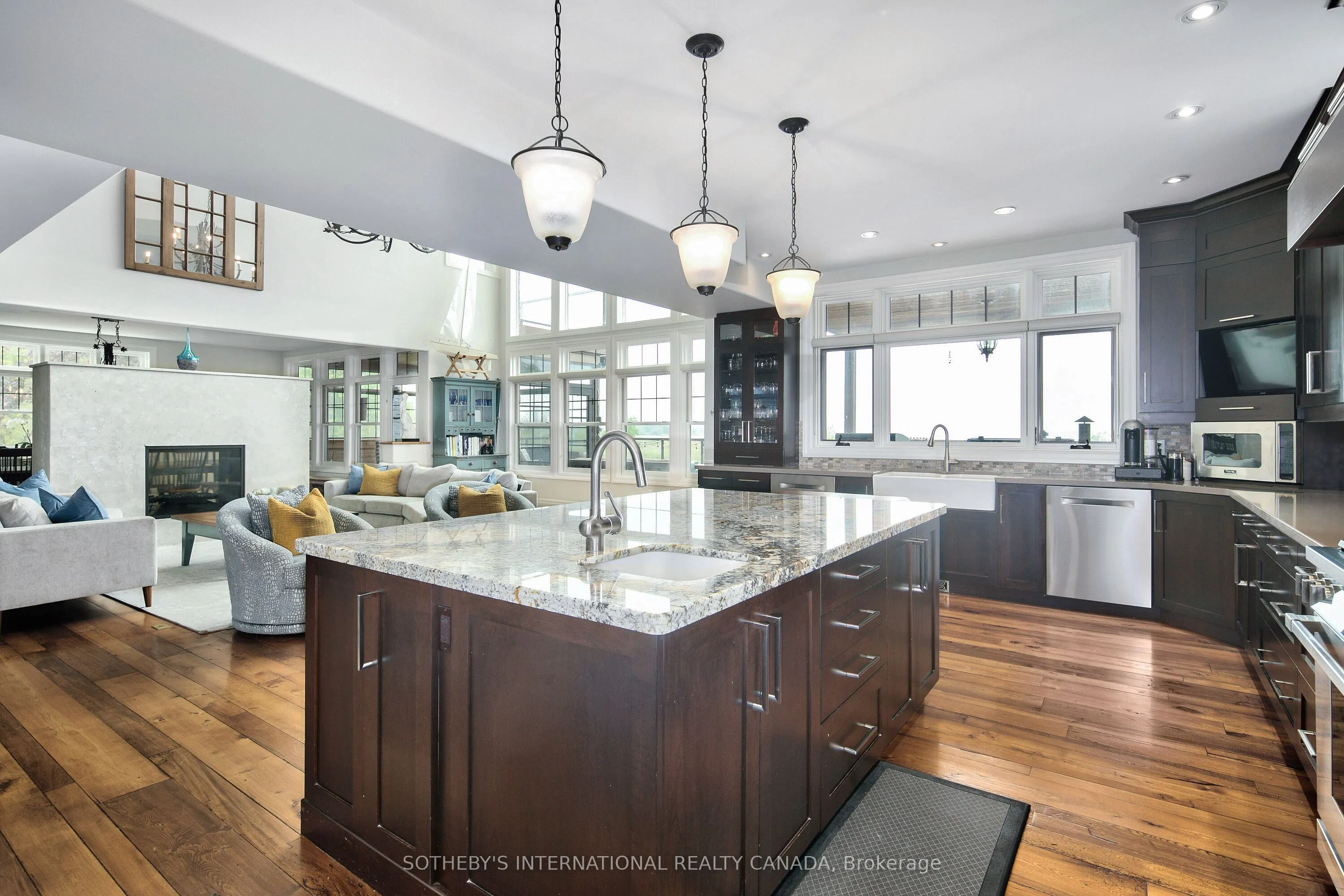 156 Bartlett Boulevard