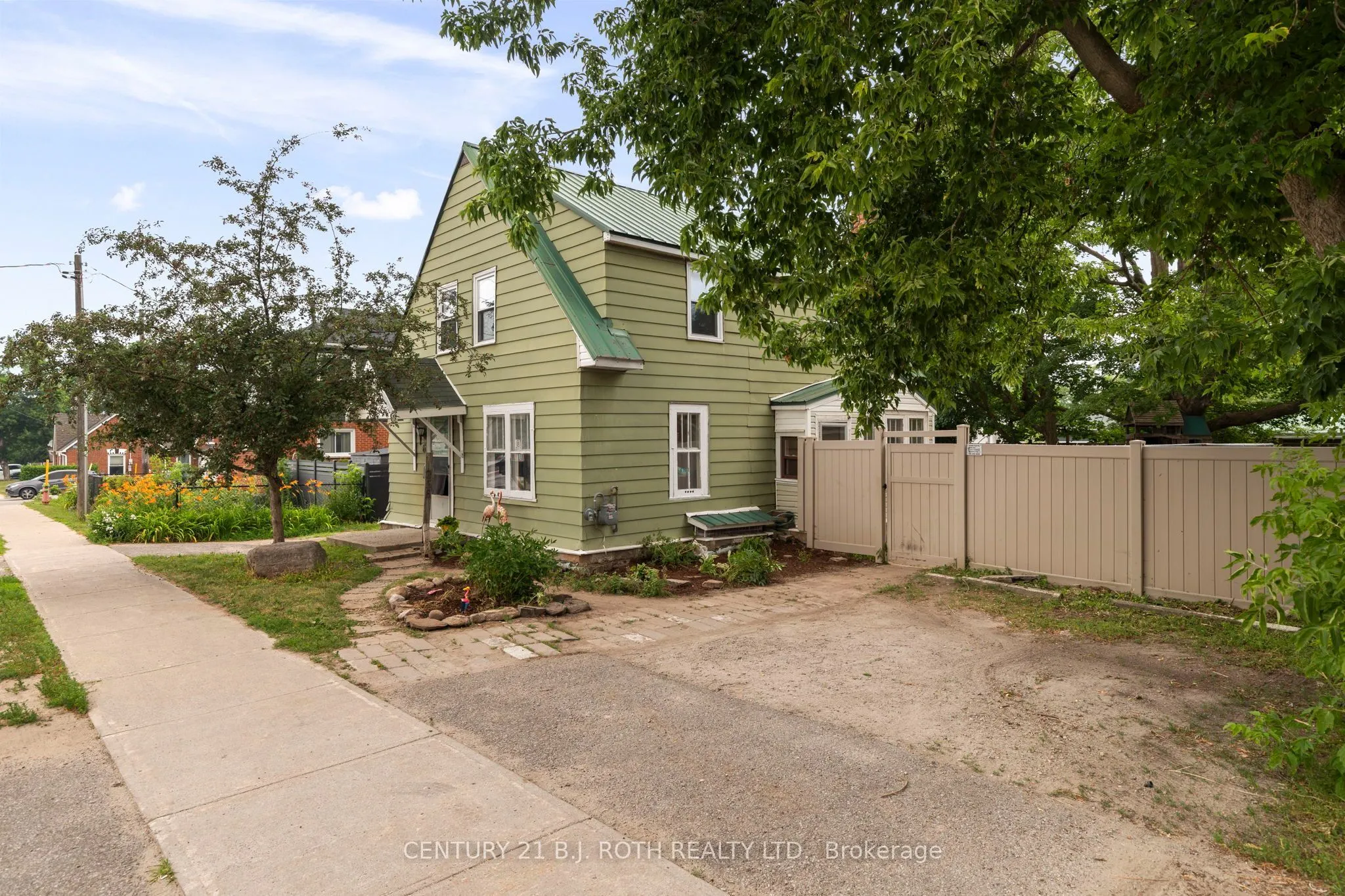 356 West Street N