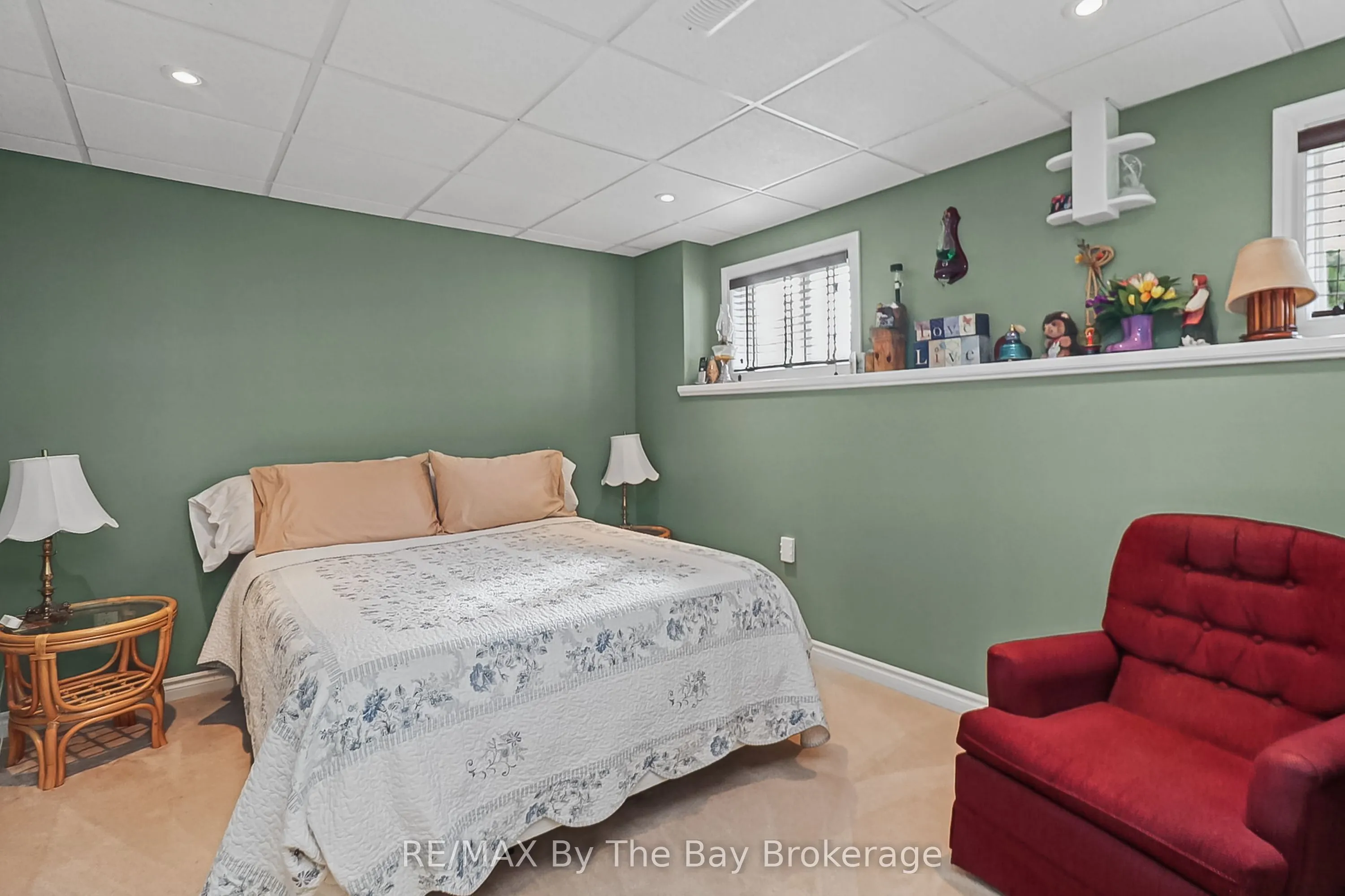 8 Middleport Drive