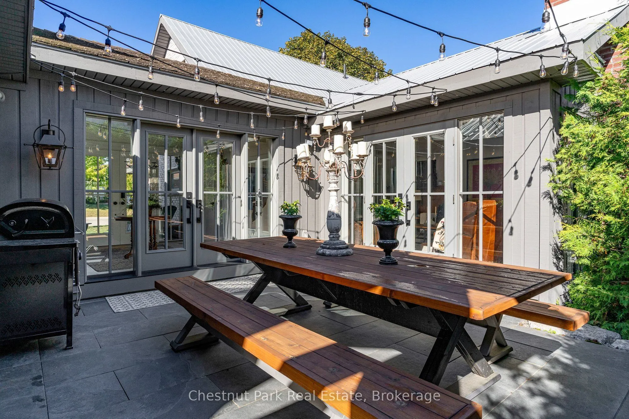 21 Elizabeth Street E