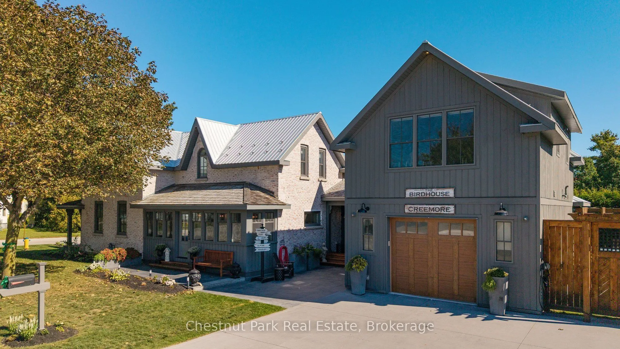 21 Elizabeth Street E
