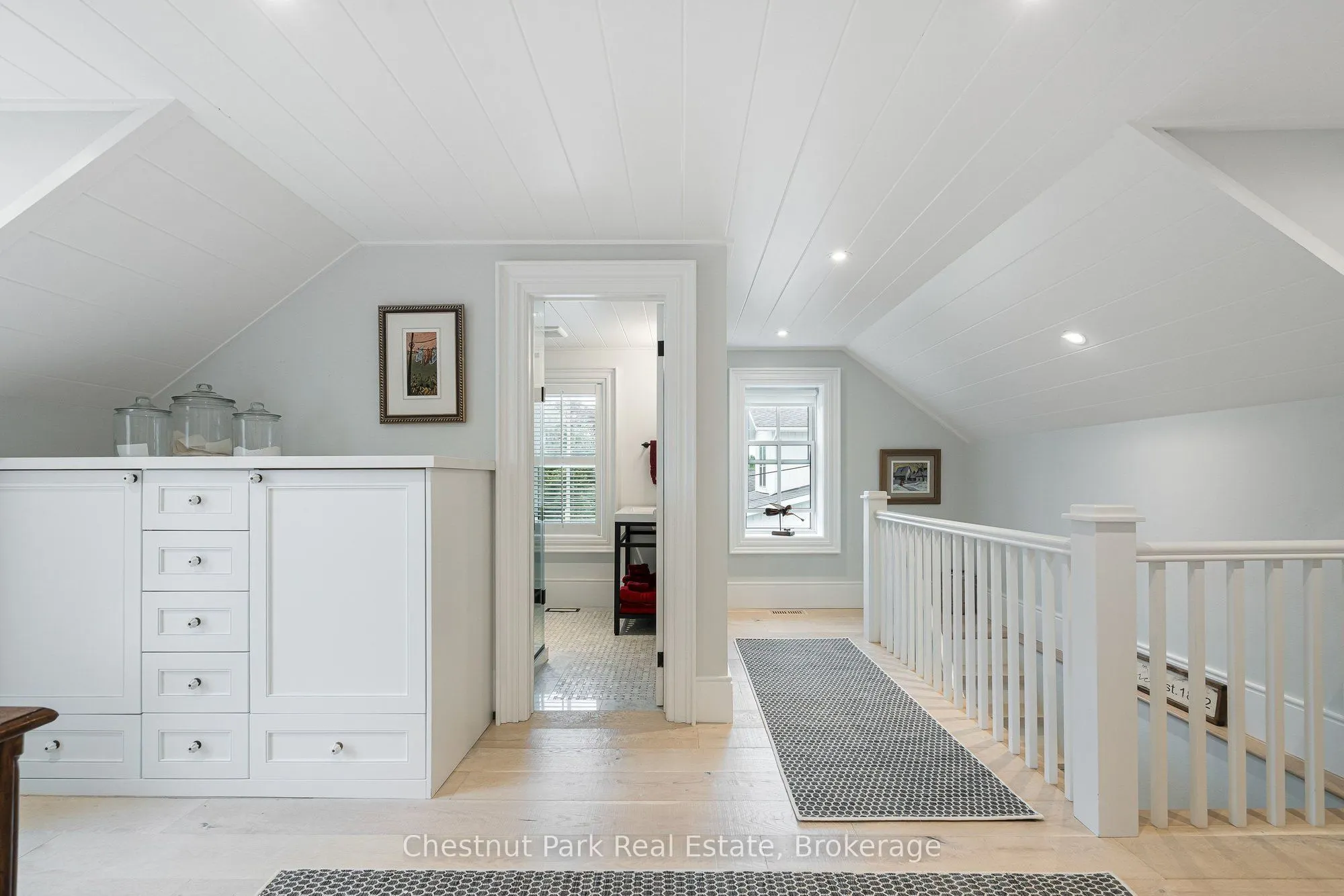 21 Elizabeth Street E