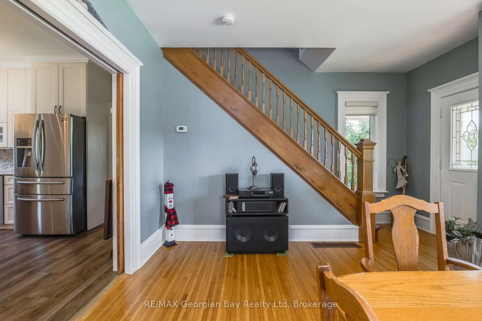 305 Lindsay Street E