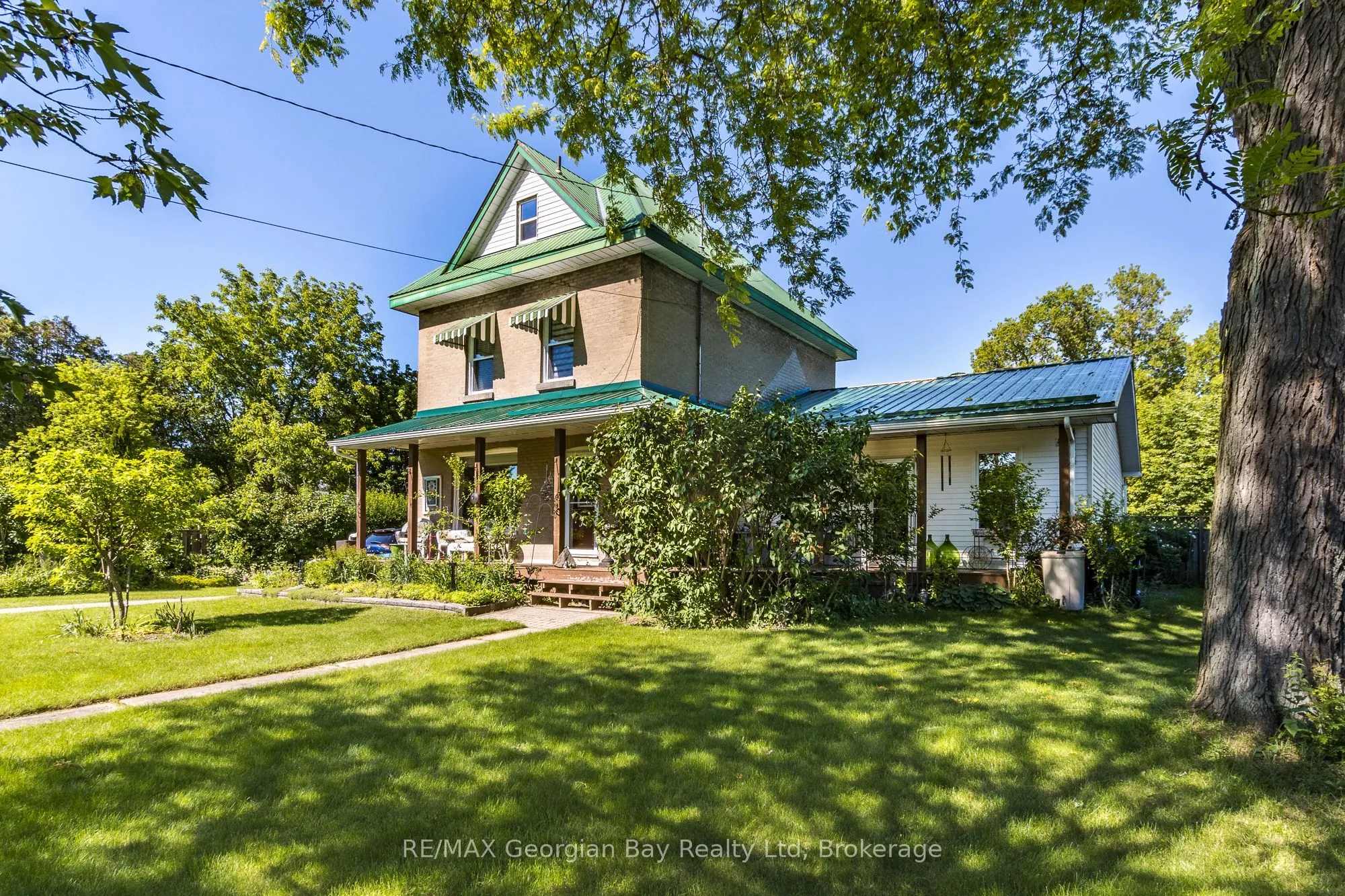 305 Lindsay Street E