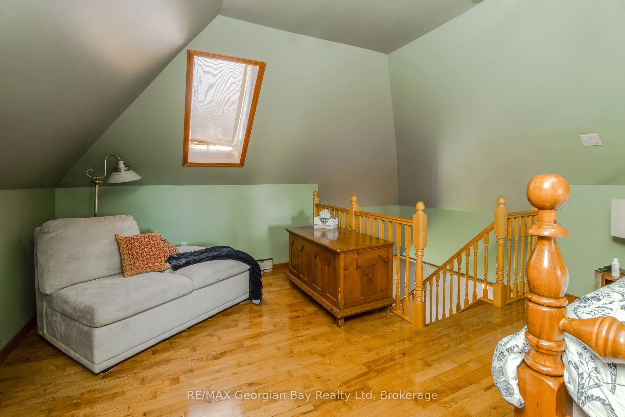 305 Lindsay Street E