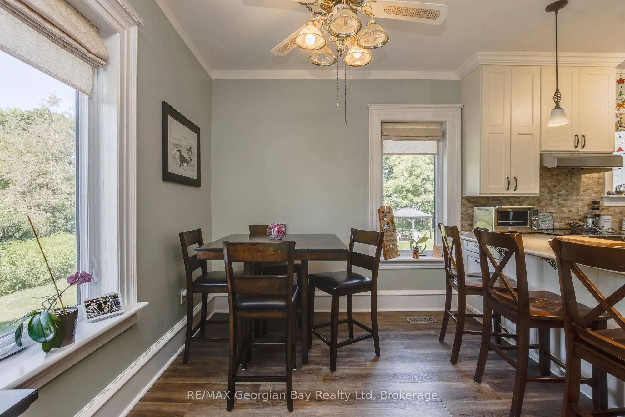 305 Lindsay Street E