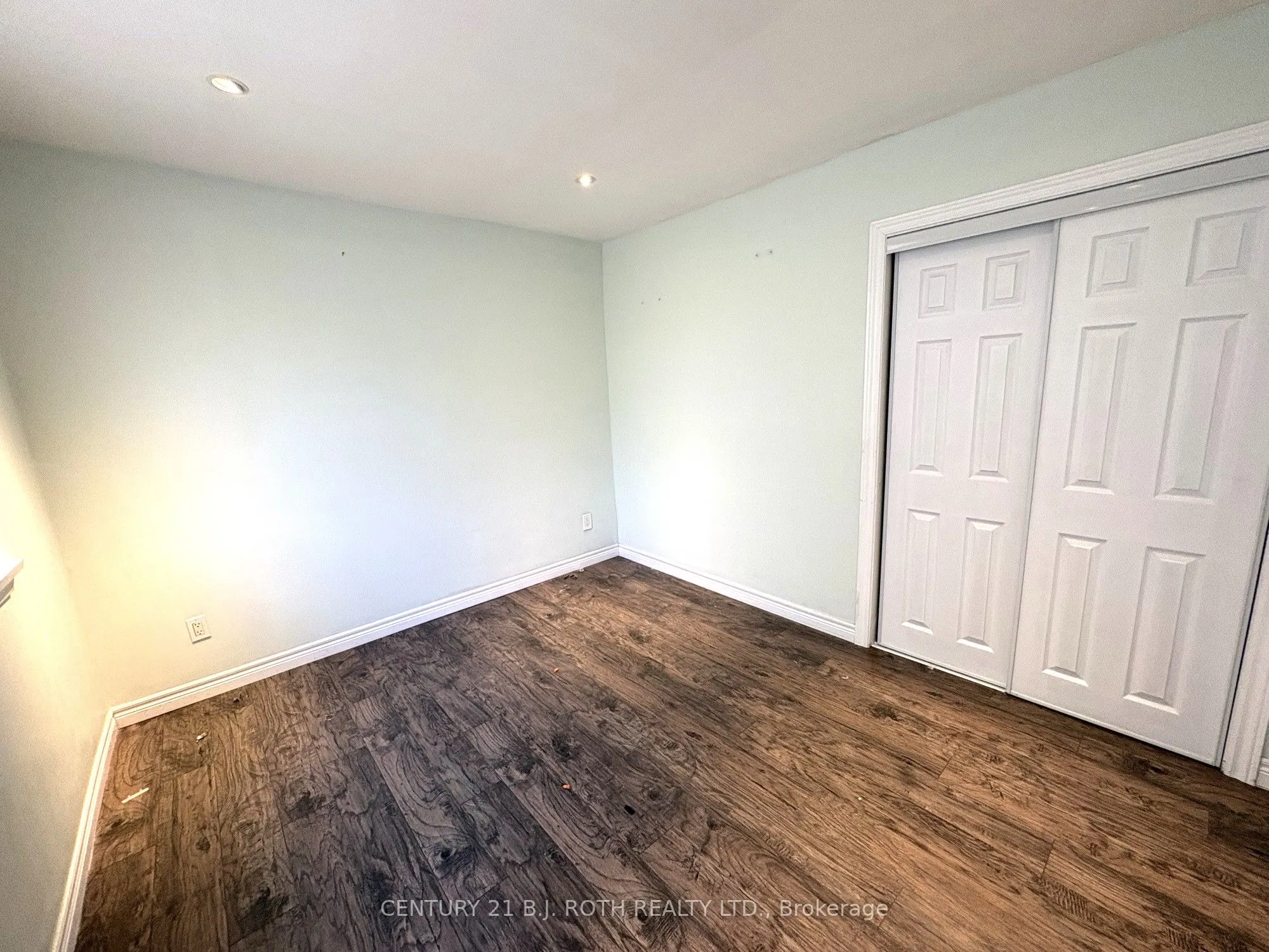 288 RIVER Road E