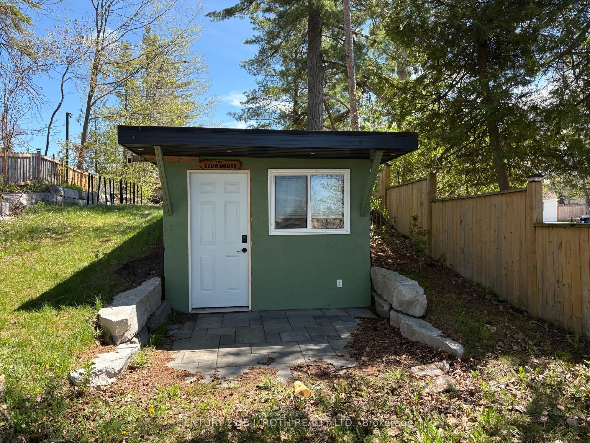 288 RIVER Road E
