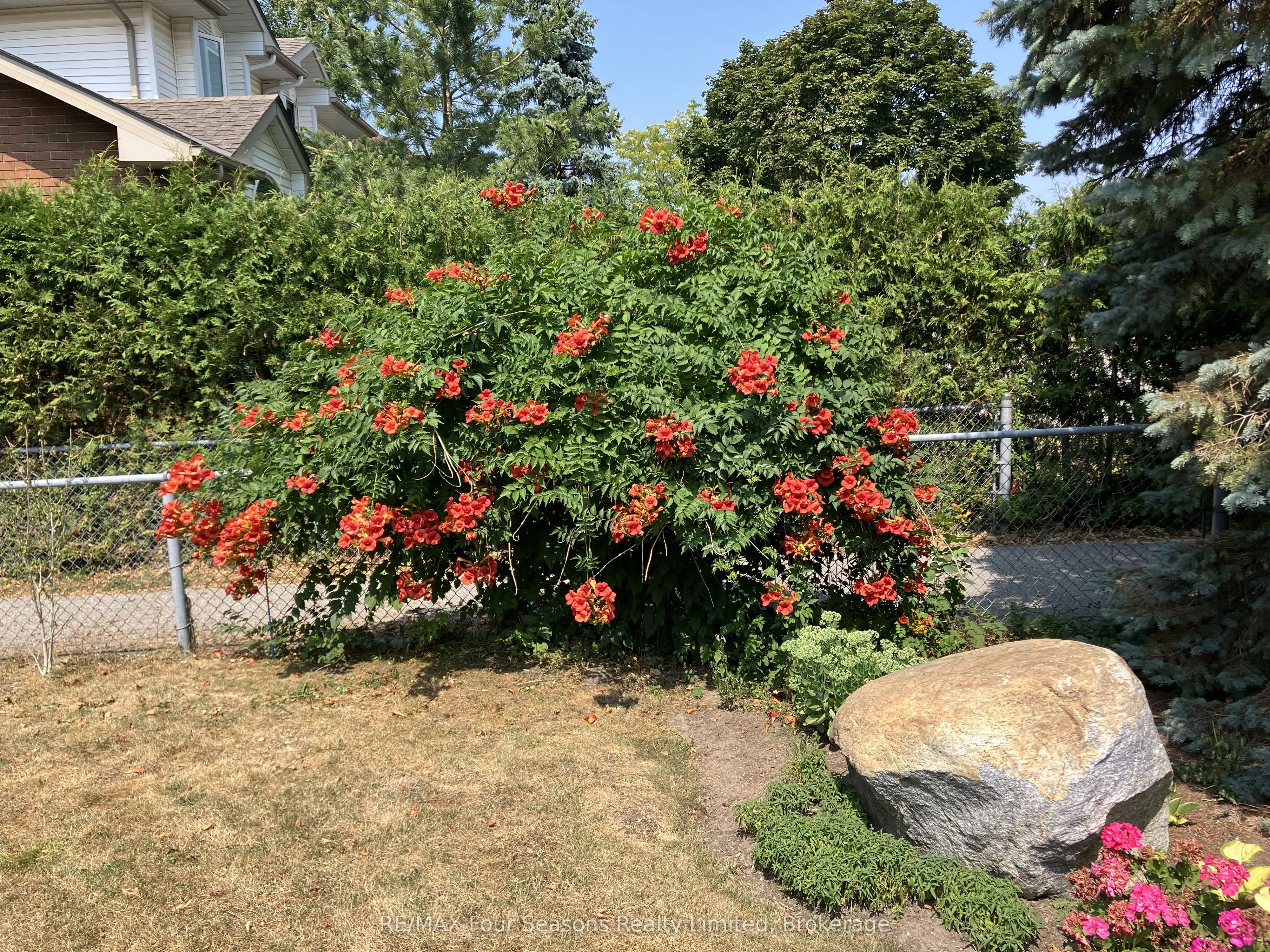 16 Carmichael Crescent