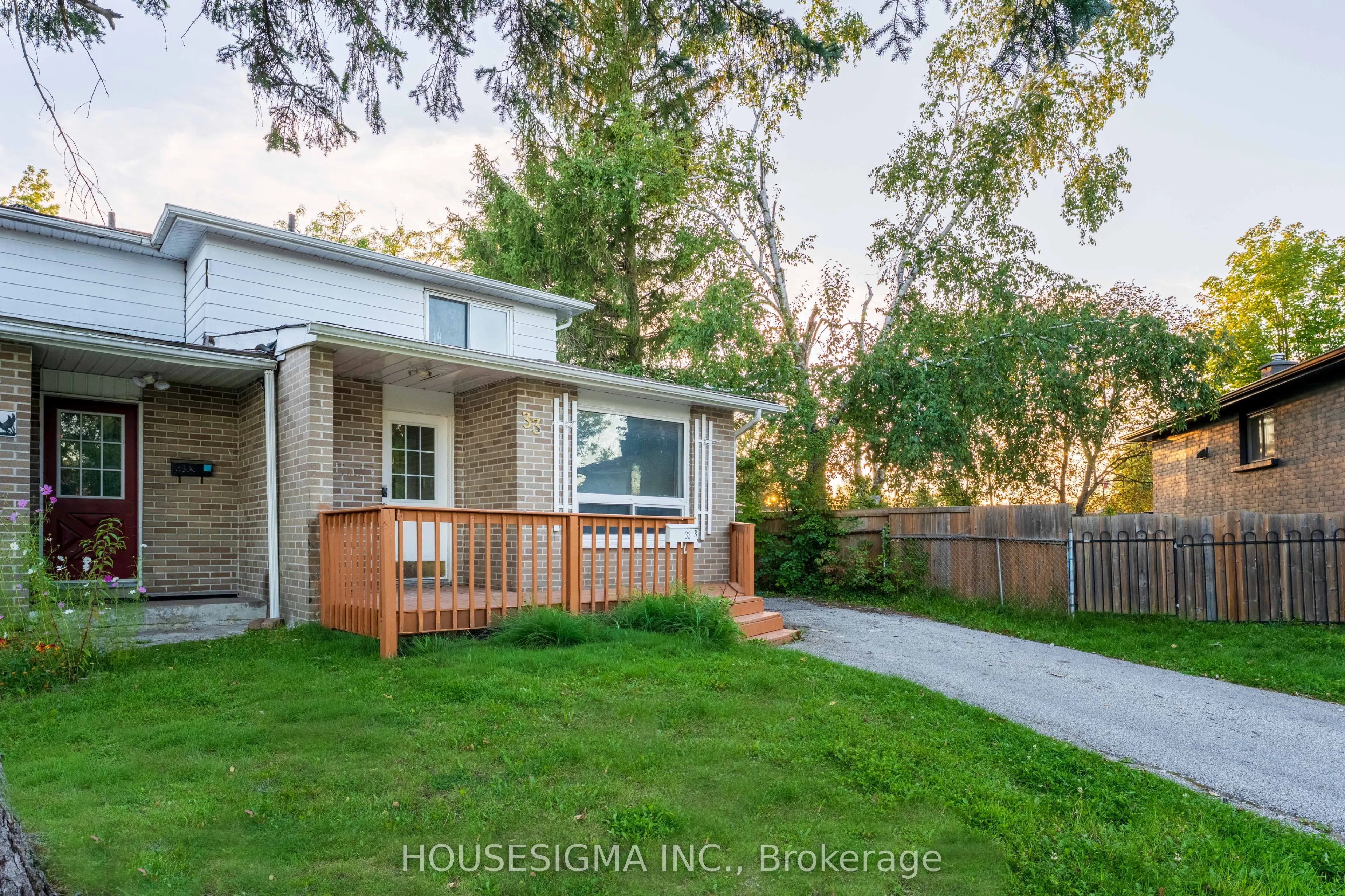 33 College Crescent