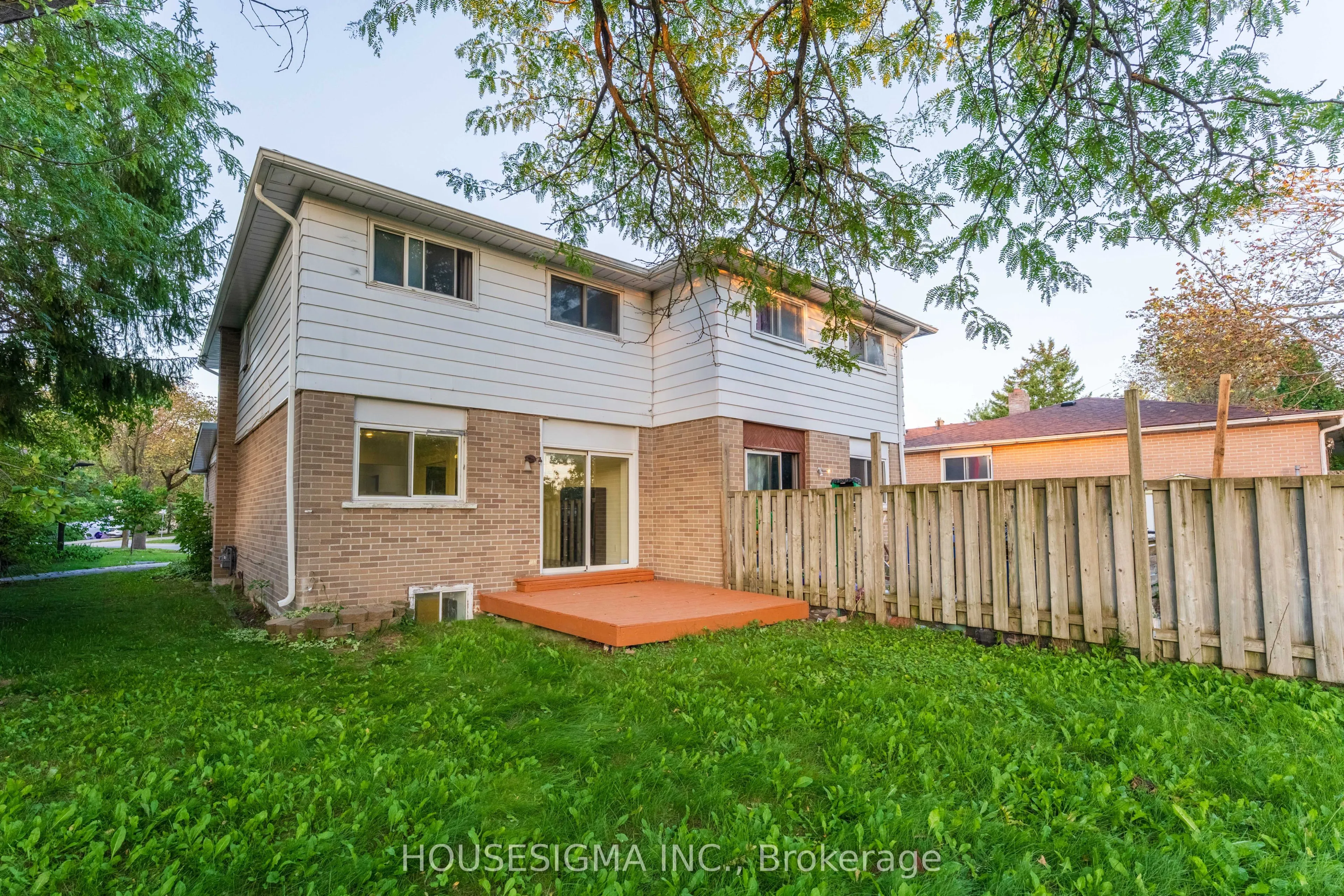 33 College Crescent