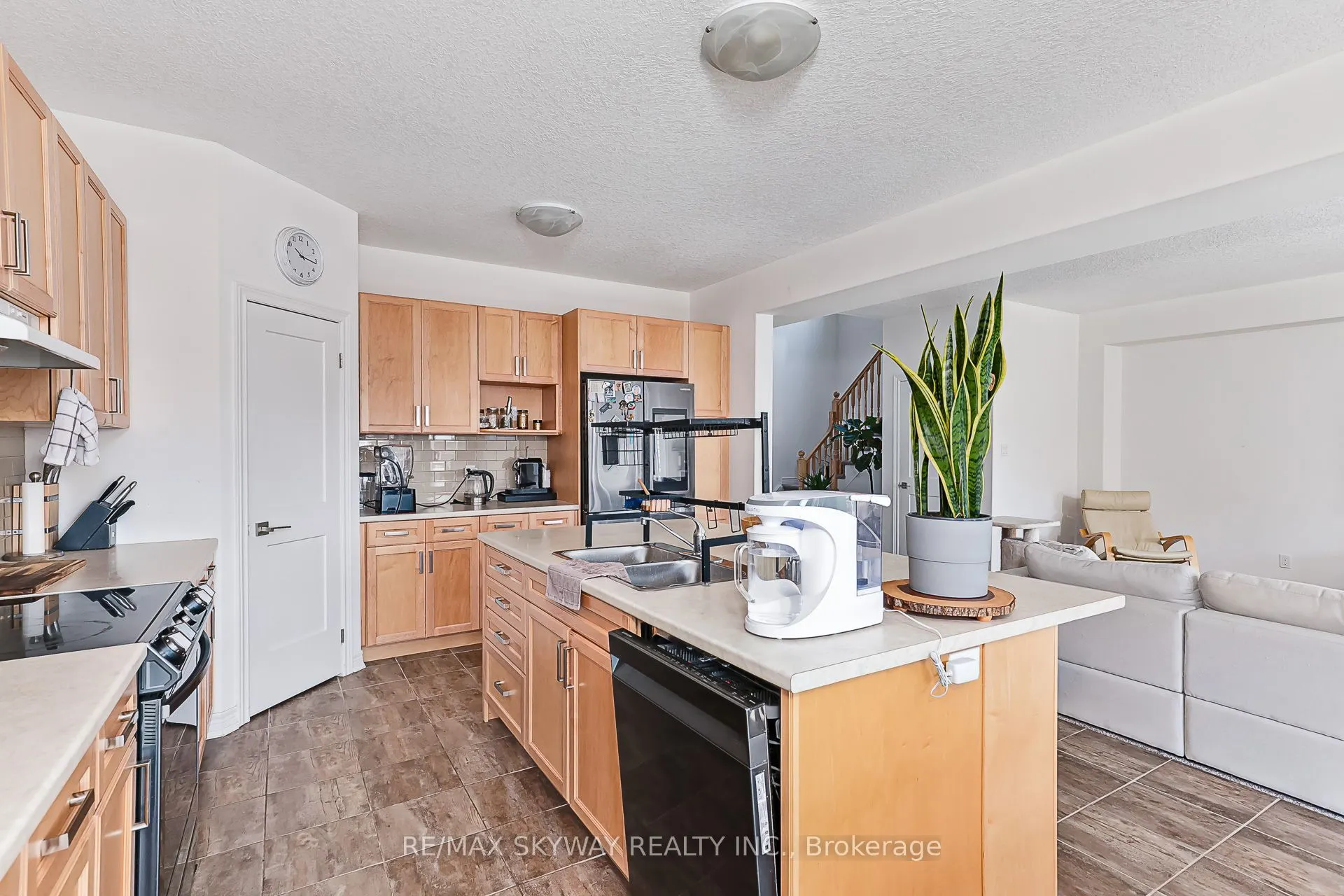 103 Plewes Drive W