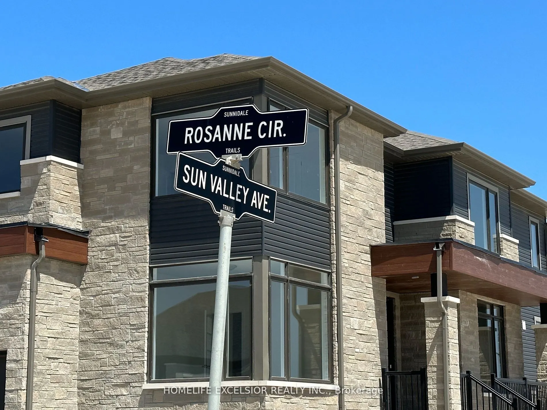 16 Rosanne Circ