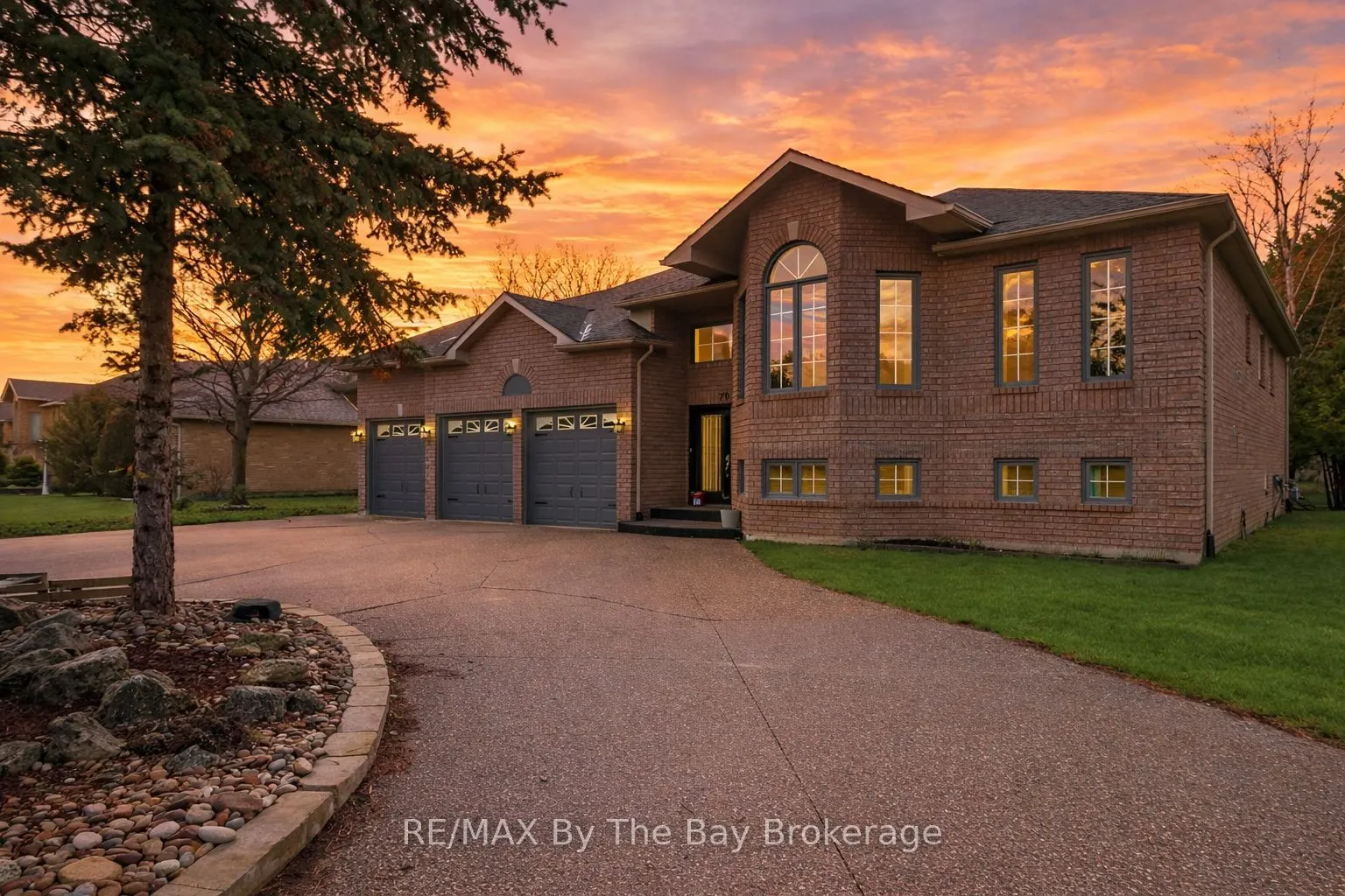70 Fairway Crescent