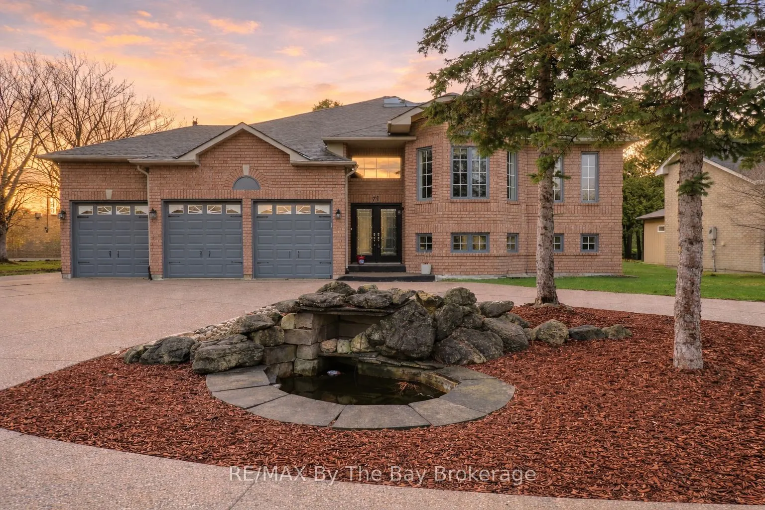 70 Fairway Crescent