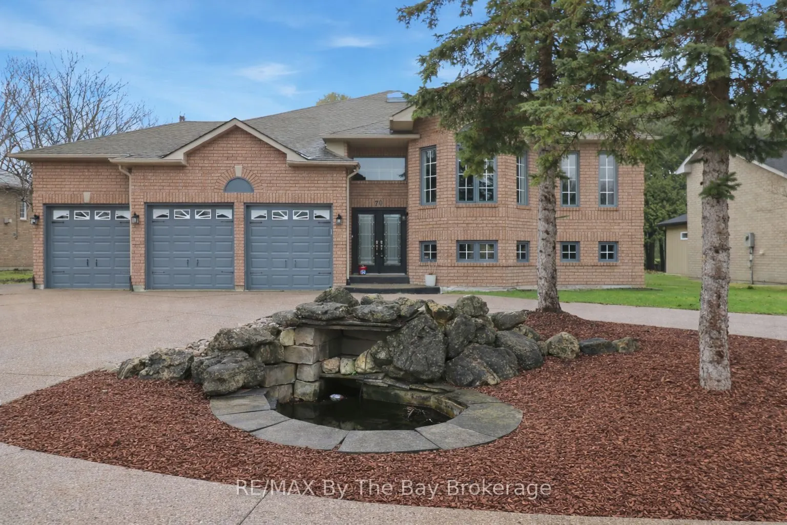 70 Fairway Crescent