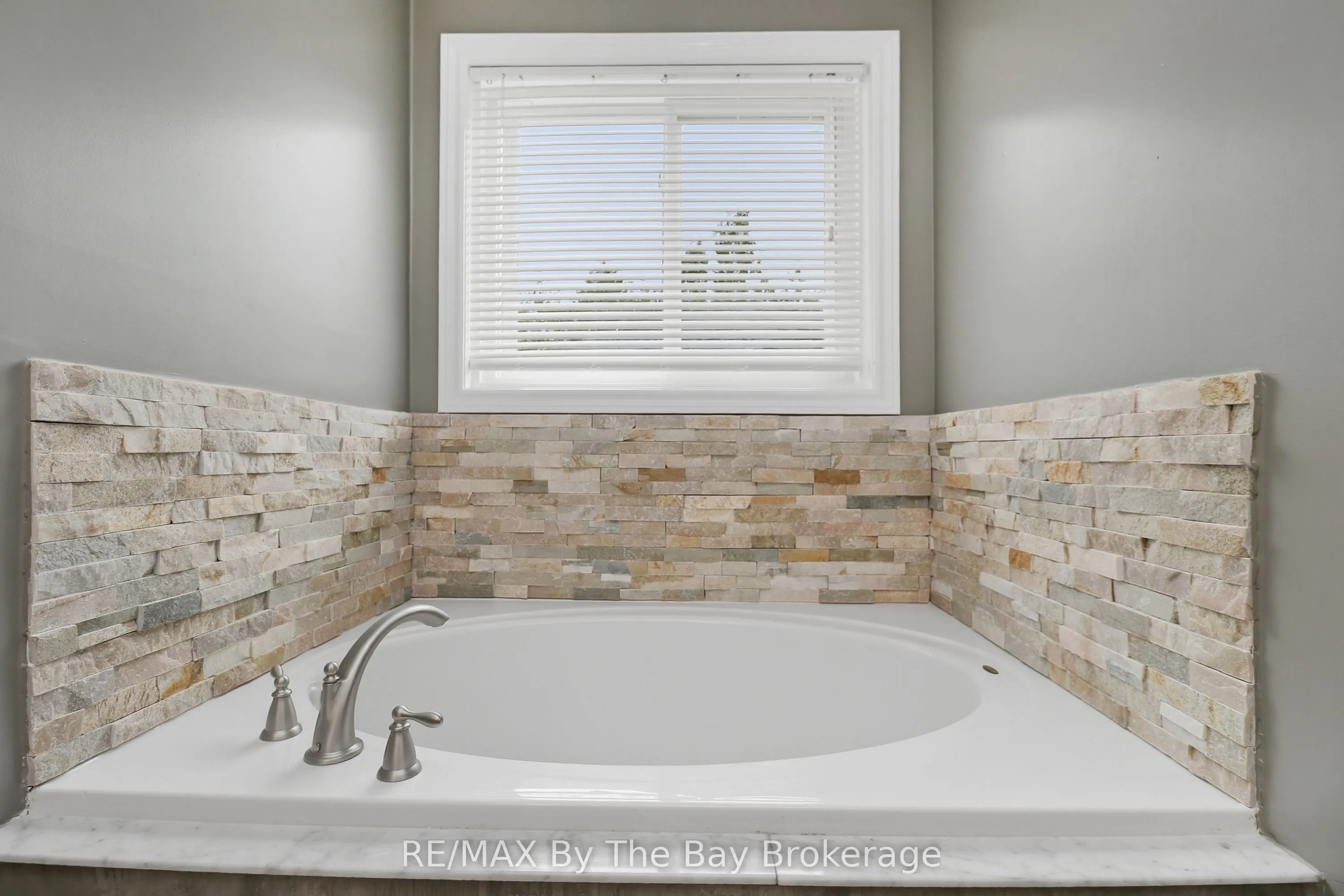 70 Fairway Crescent