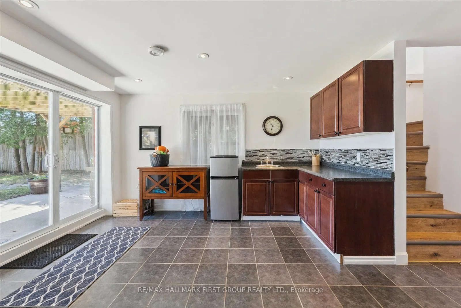 2807 Lakeside Drive