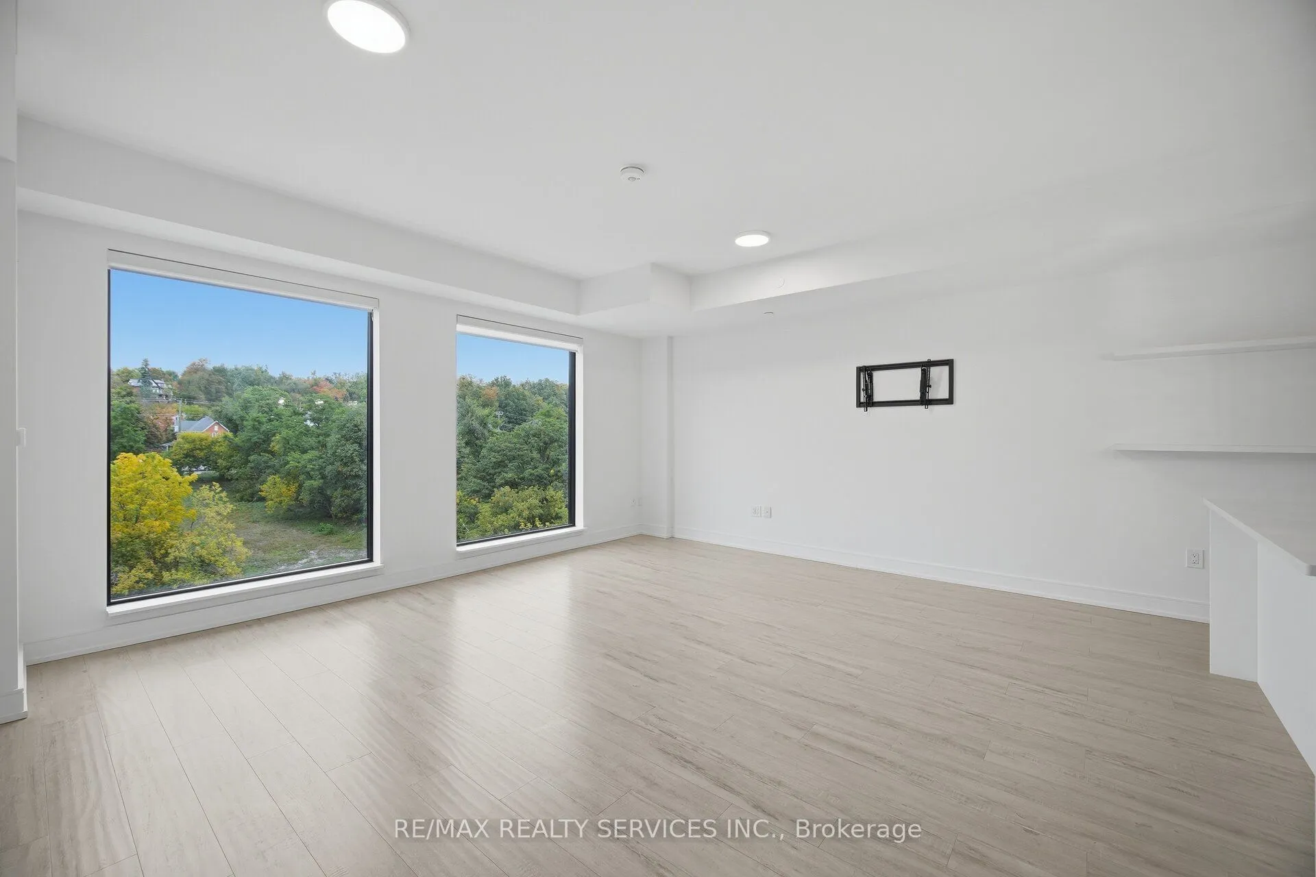185 Dunlop Street E #620