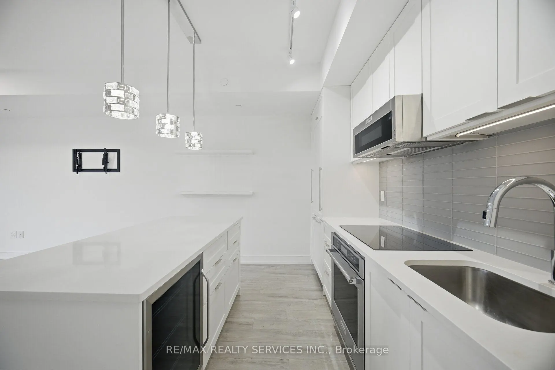 185 Dunlop Street E #620