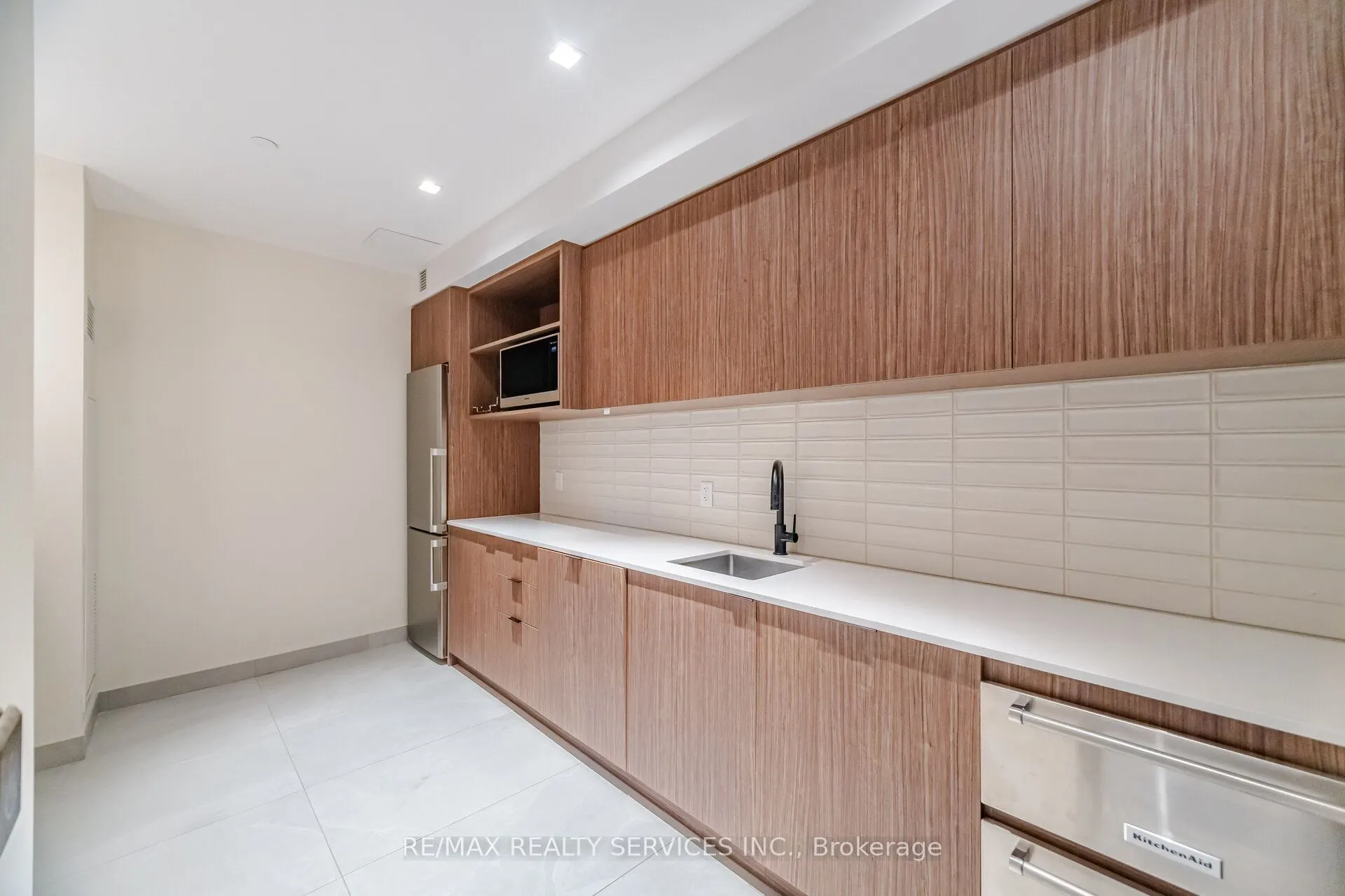 185 Dunlop Street E #620